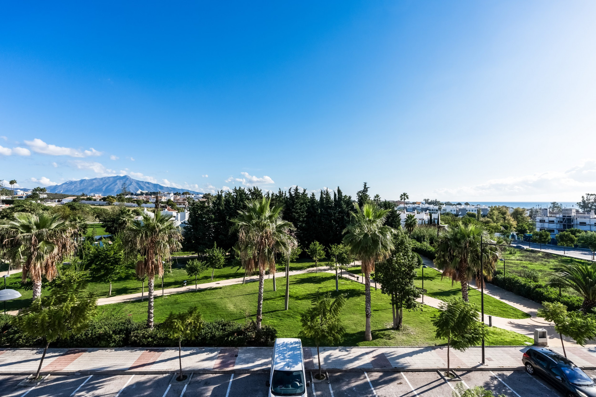Contemporary Four-Bedroom Town House with Panoramic Views in Los Miradores del Sol, Estepona — photo 20