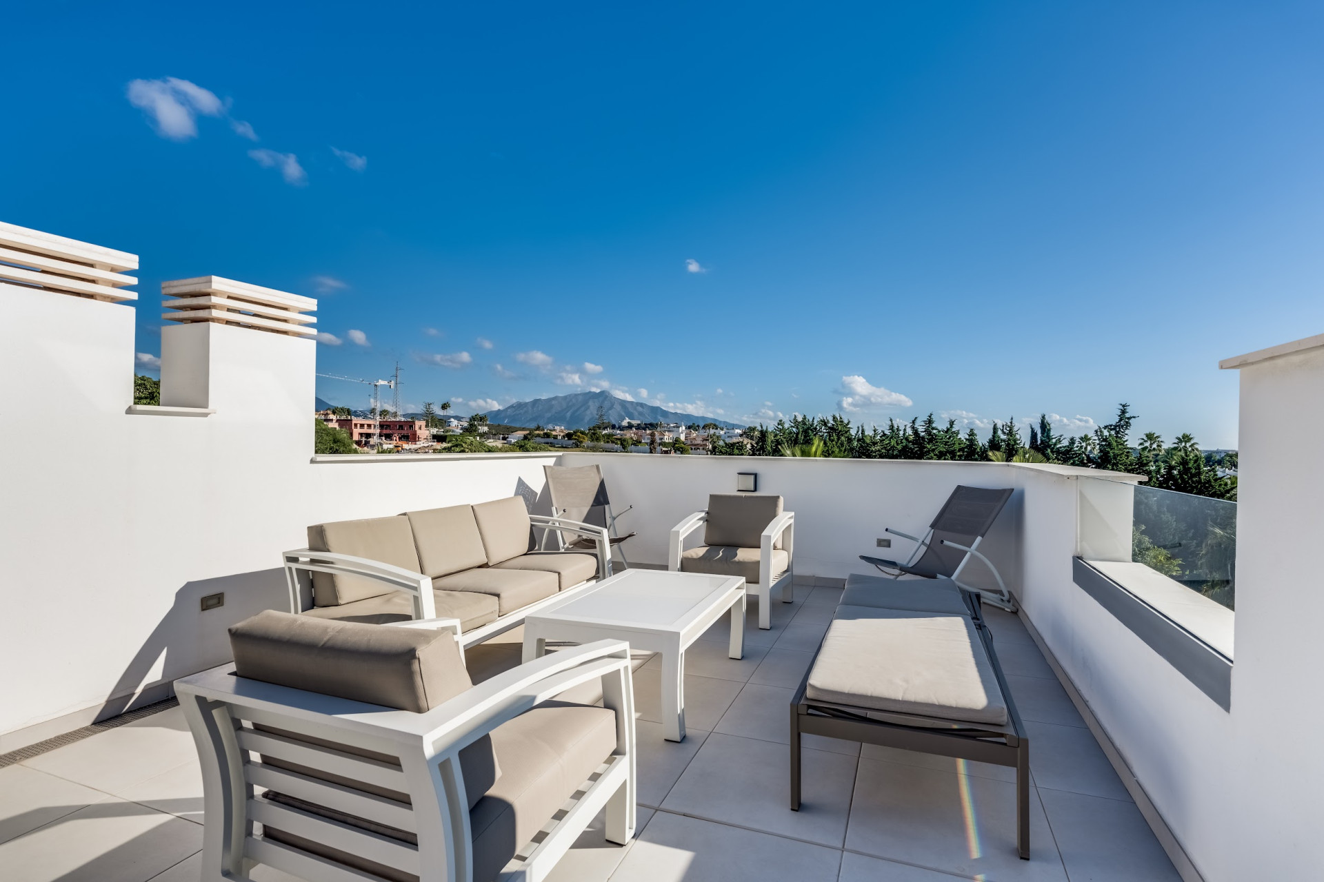 Contemporary Four-Bedroom Town House with Panoramic Views in Los Miradores del Sol, Estepona — photo 16