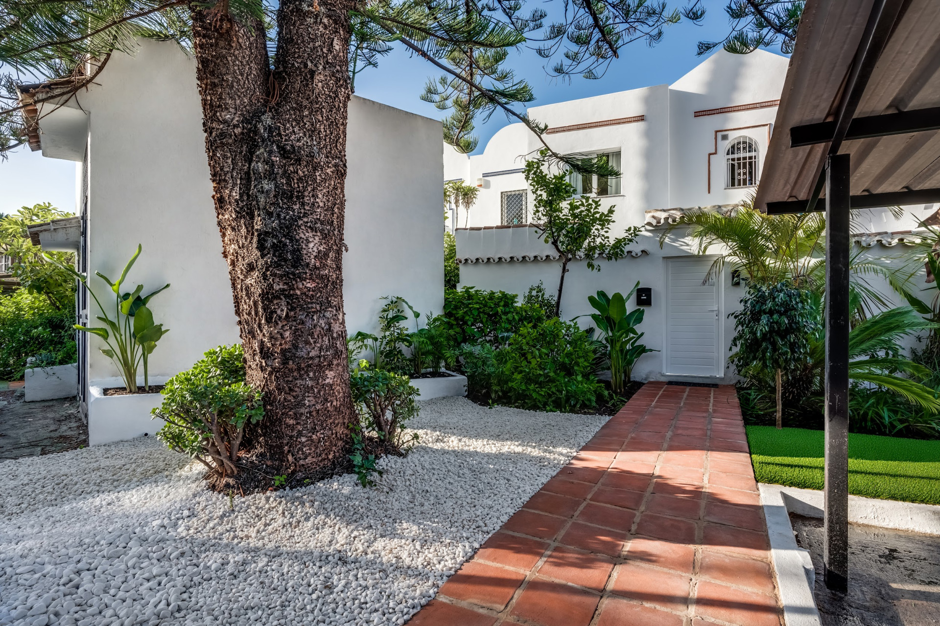 Elegantes Vierzimmer-Stadthaus in Los Potros, Nueva Andalucia — Foto 28