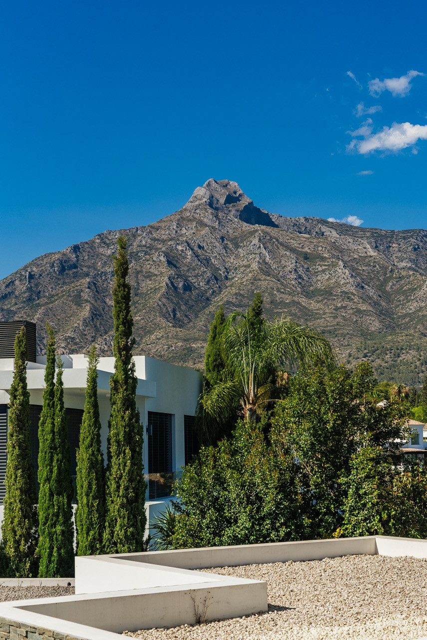 Contemporary Luxury Villa with Panoramic Sea Views in Las Lomas del Marbella Club — photo 37