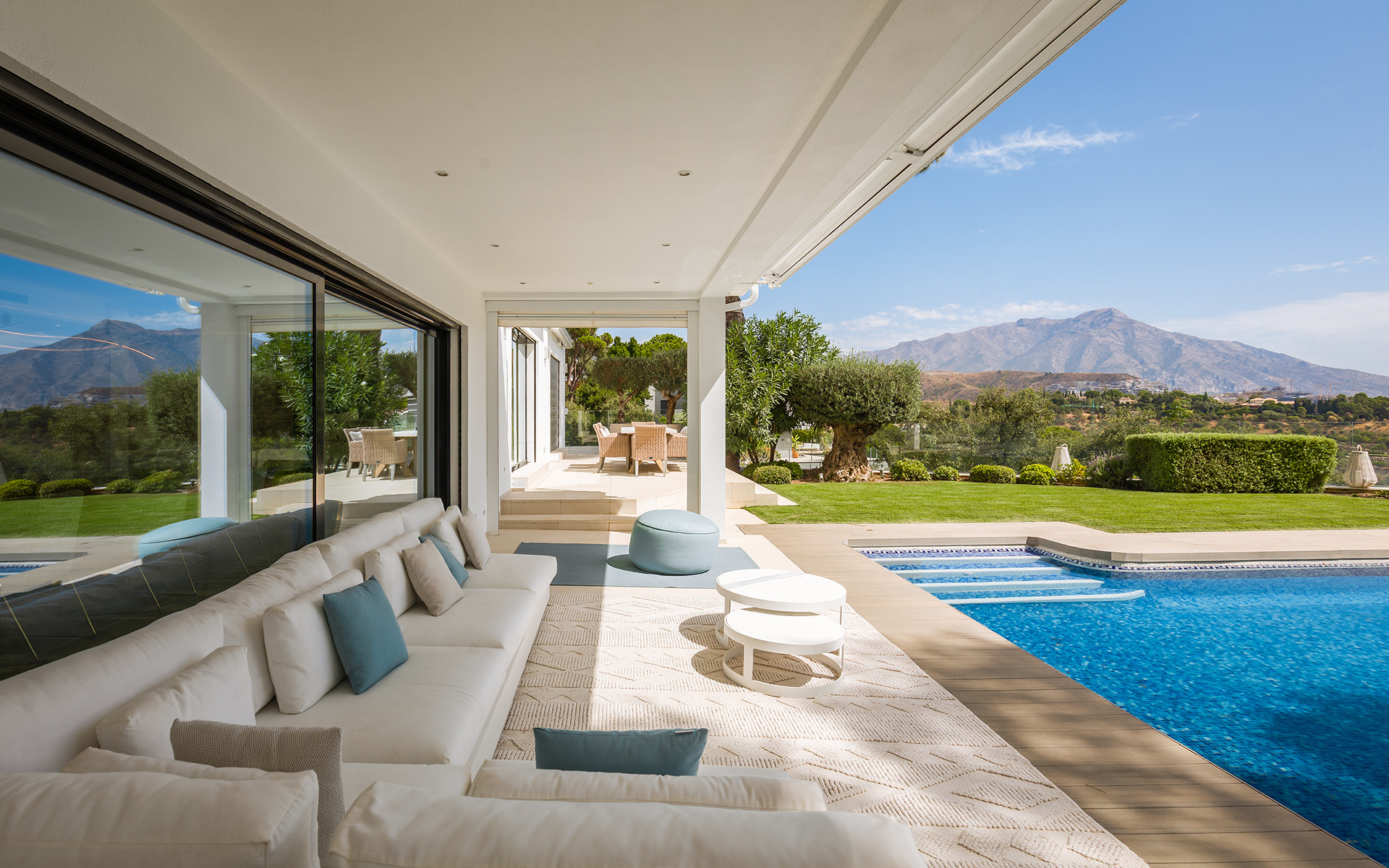 Villa reformada exquisita con casa de huéspedes y vistas panorámicas en El Madroñal, Benahavis — foto 28