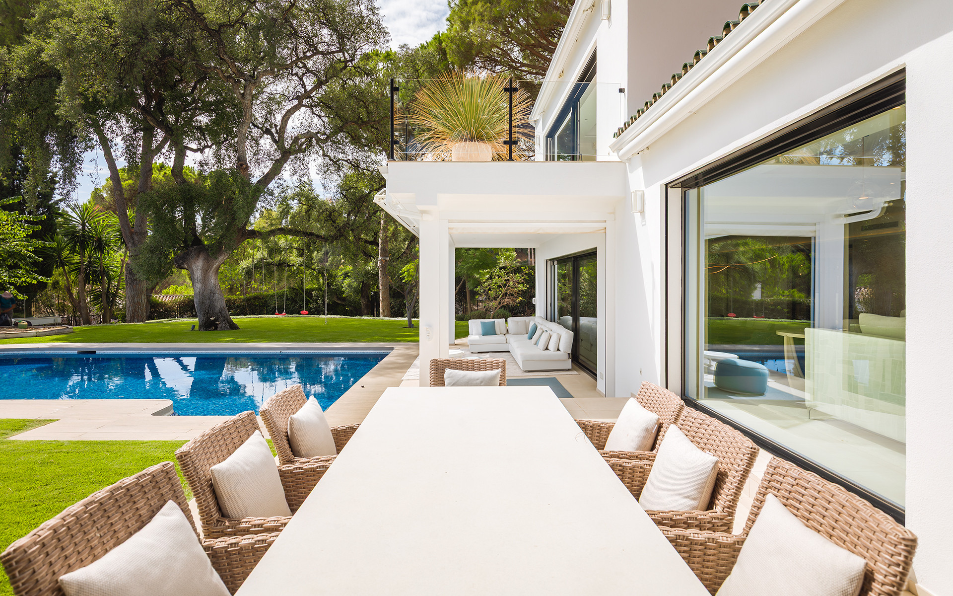 Villa reformada exquisita con casa de huéspedes y vistas panorámicas en El Madroñal, Benahavis — foto 29