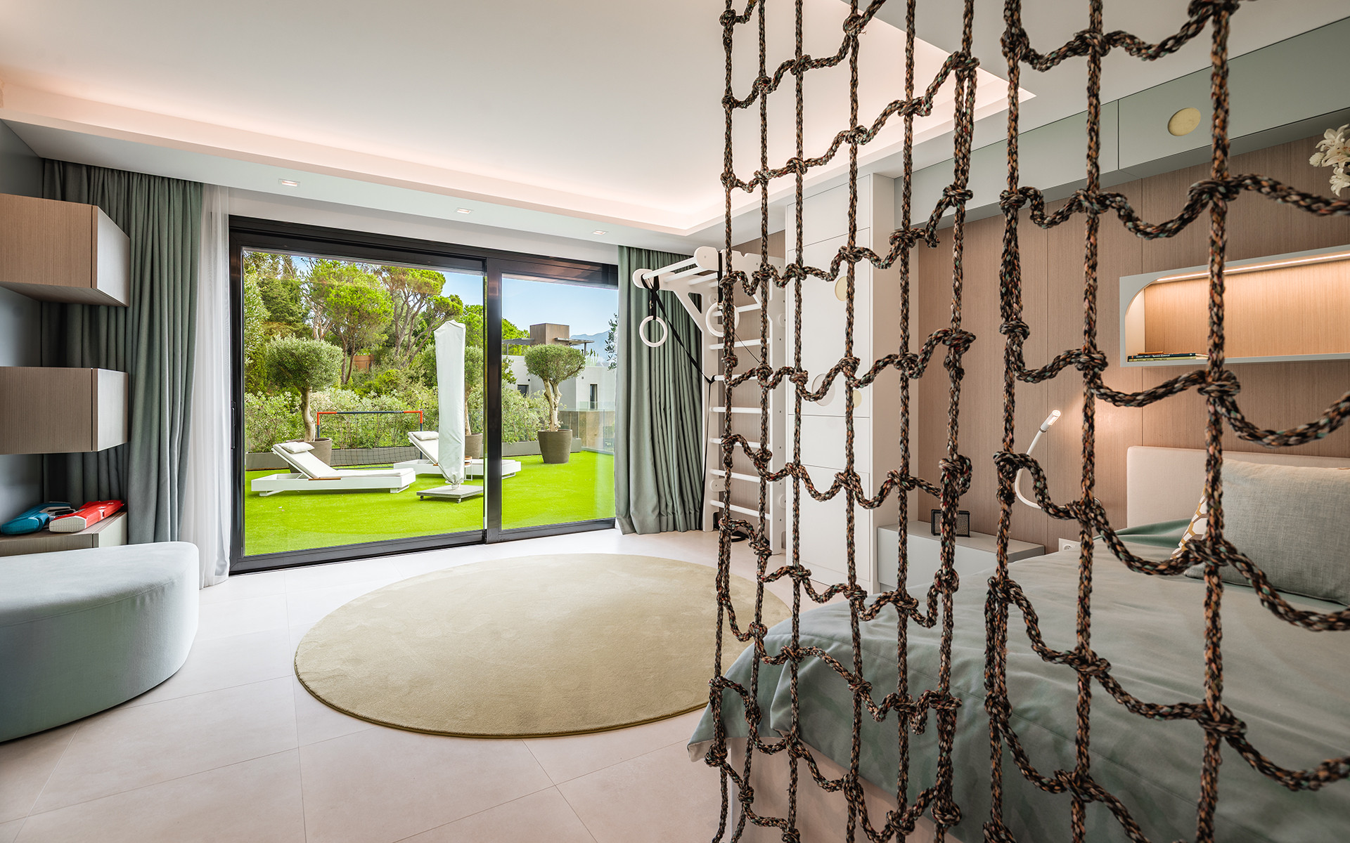Villa reformada exquisita con casa de huéspedes y vistas panorámicas en El Madroñal, Benahavis — foto 17