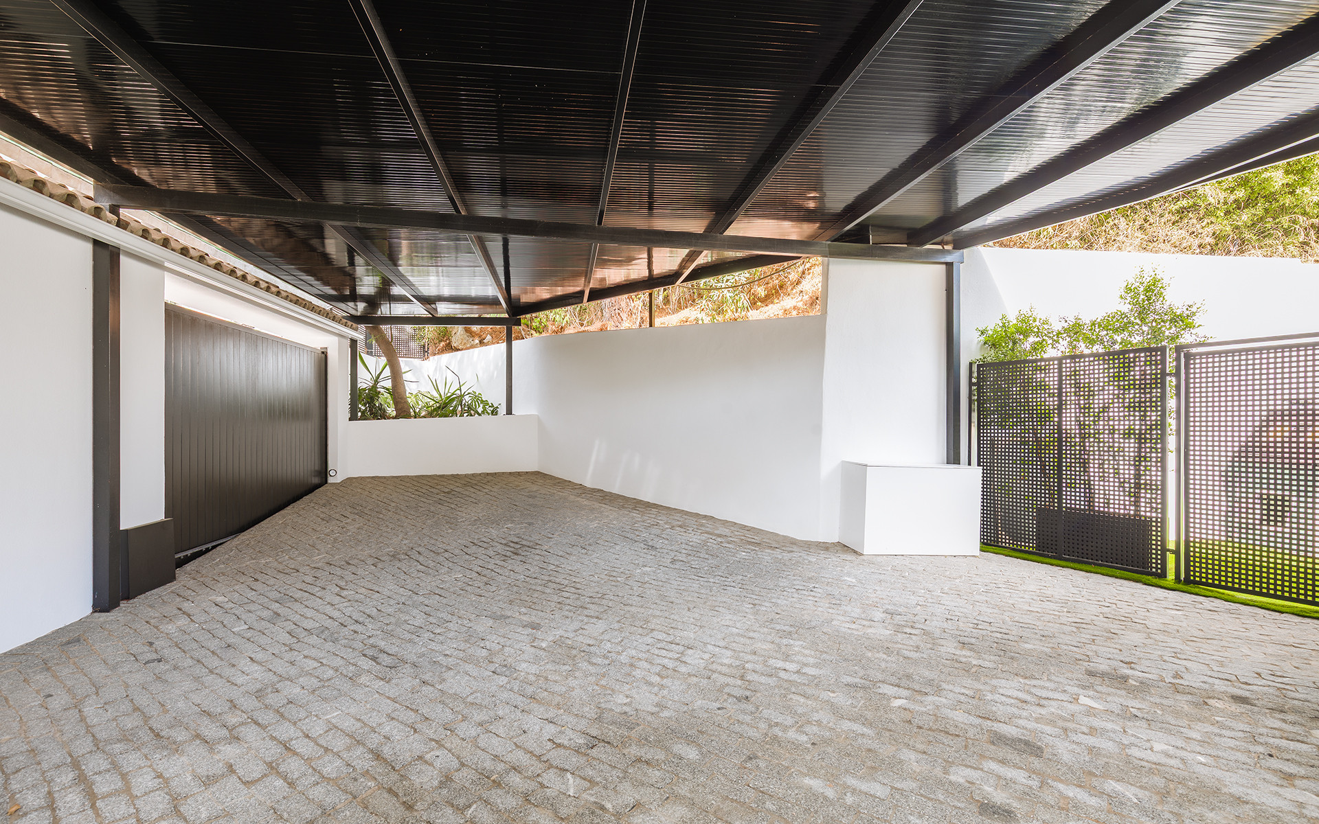 Villa reformada exquisita con casa de huéspedes y vistas panorámicas en El Madroñal, Benahavis — foto 32