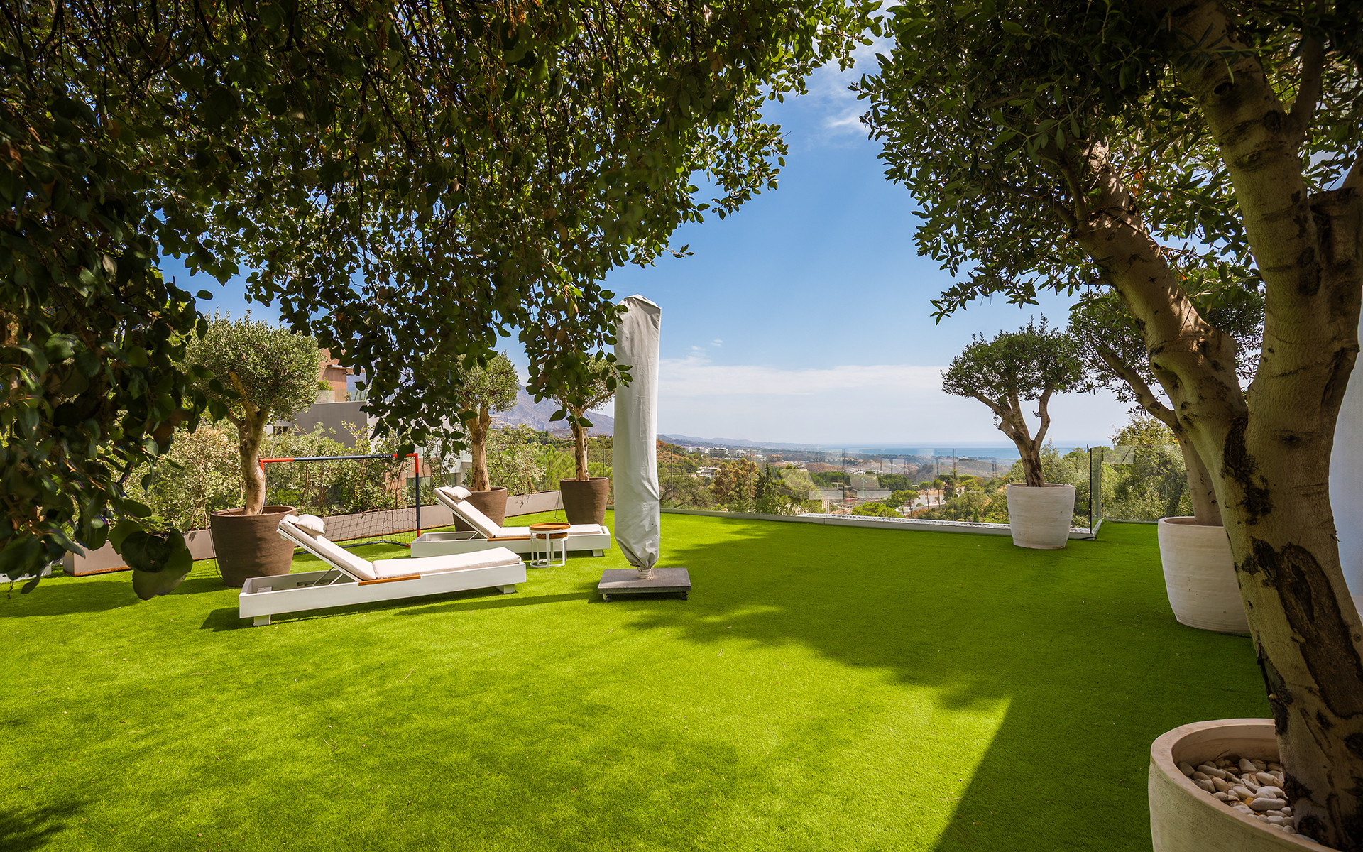 Villa reformada exquisita con casa de huéspedes y vistas panorámicas en El Madroñal, Benahavis — foto 33
