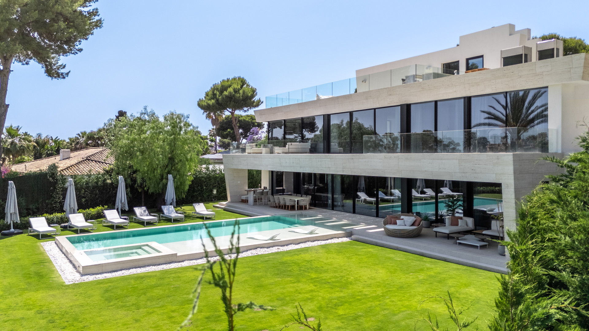 Exquisite Marke Neue Luxusvilla in Los Monteros Playa, Marbella Ost — Foto 30