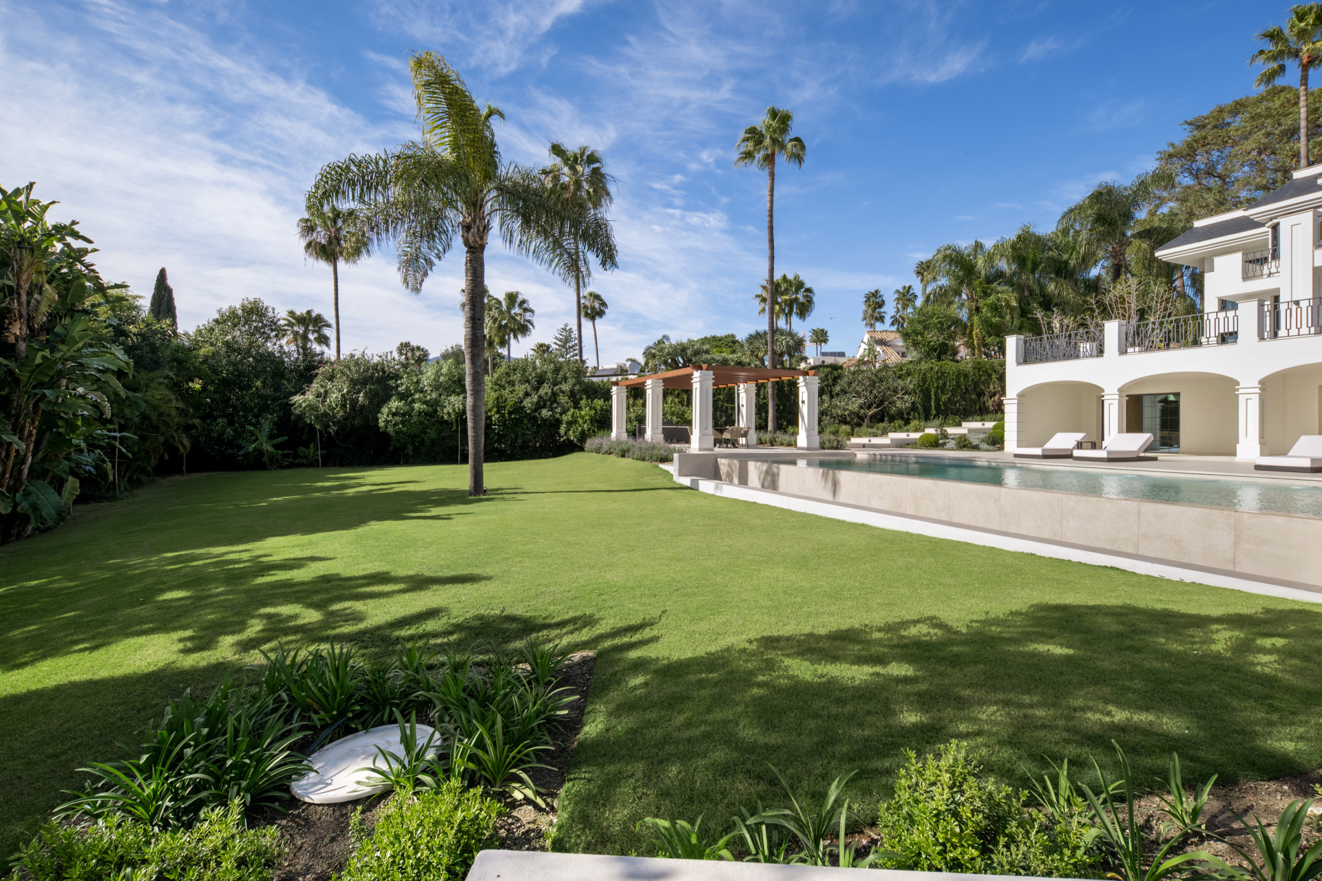 Prachtige villa met zes slaapkamers in Parcelas del Golf, Marbella — foto 23