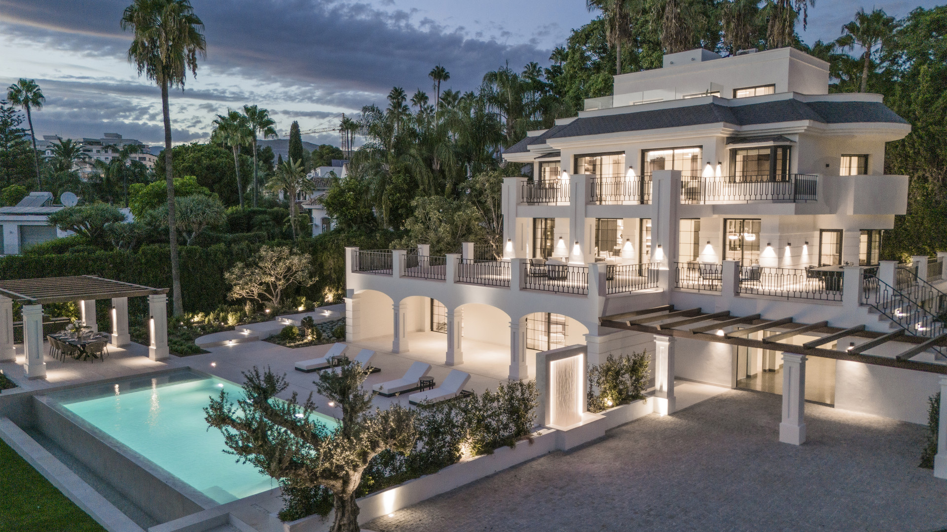Prachtige villa met zes slaapkamers in Parcelas del Golf, Marbella — foto 27