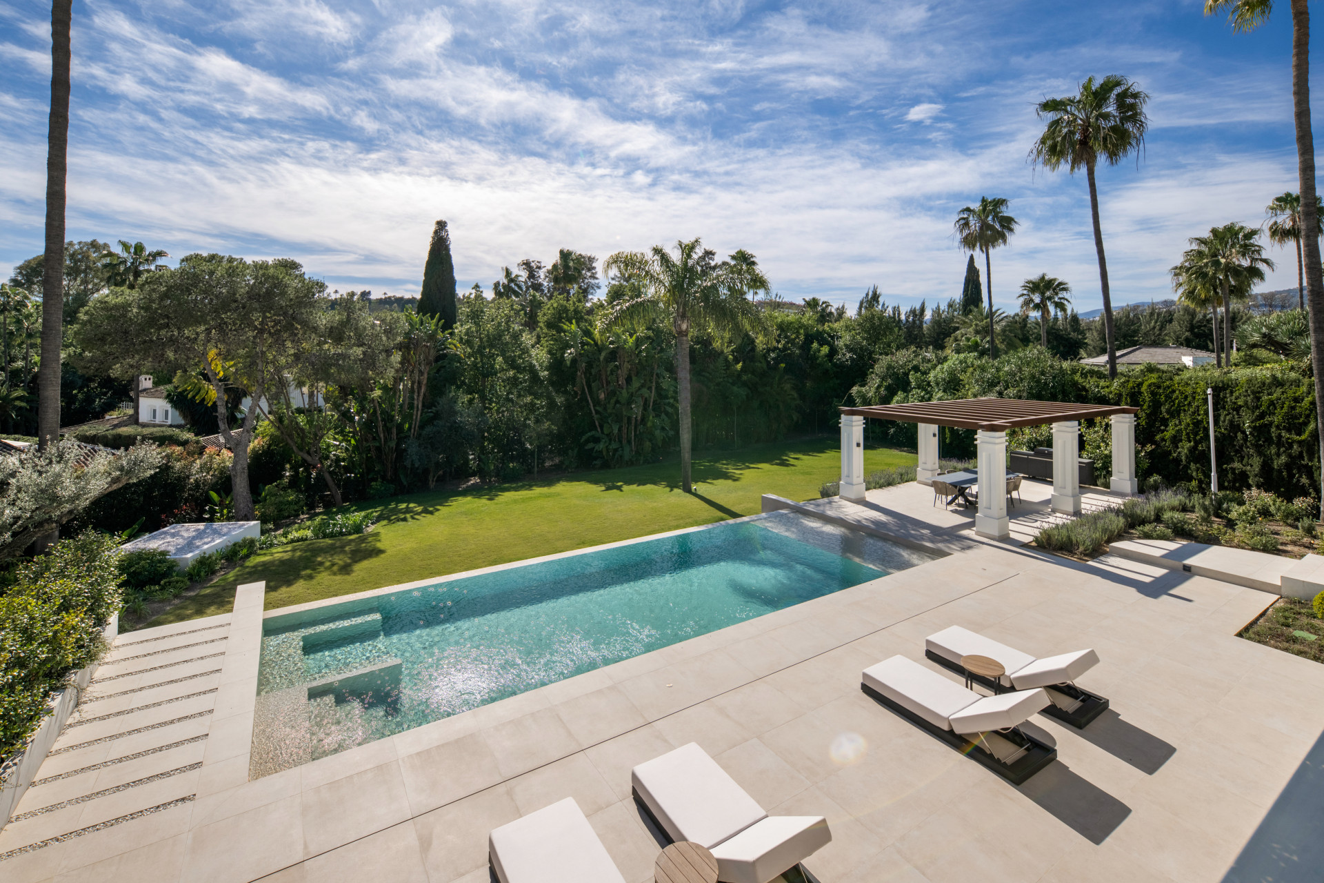 Prachtige villa met zes slaapkamers in Parcelas del Golf, Marbella — foto 2