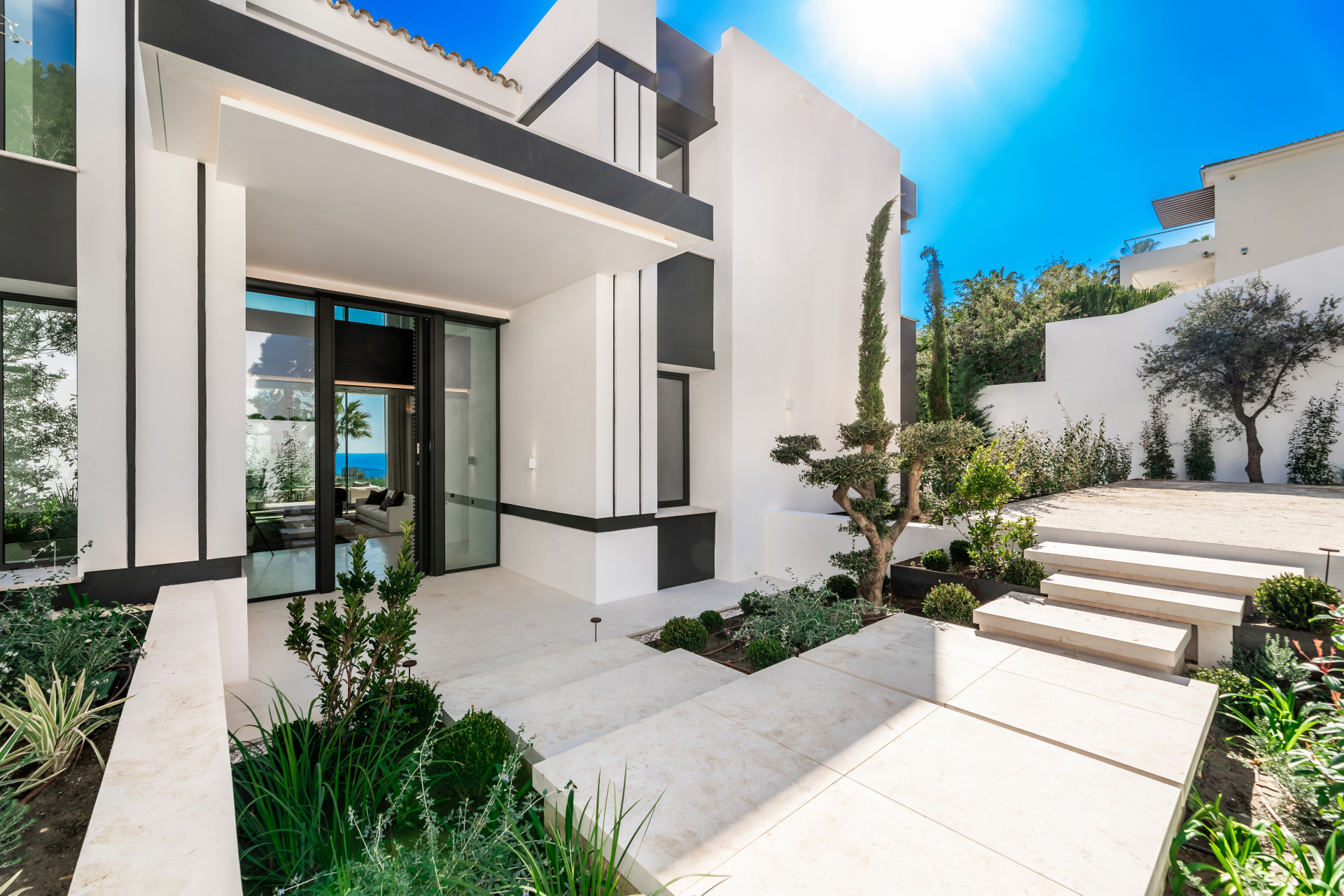Luxurious Modern Villa in Cascada de Camojan, Marbella Golden Mile — photo 16