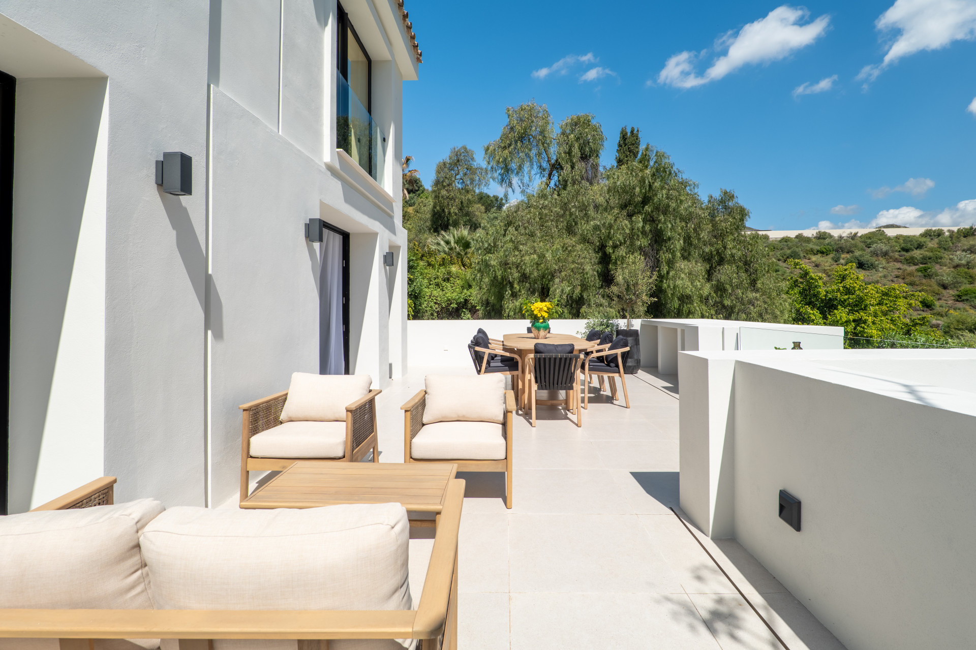 Contemporary Six-Bedroom Villa with Andalusian Charm in Los Naranjos Hill Club, Marbella — photo 18