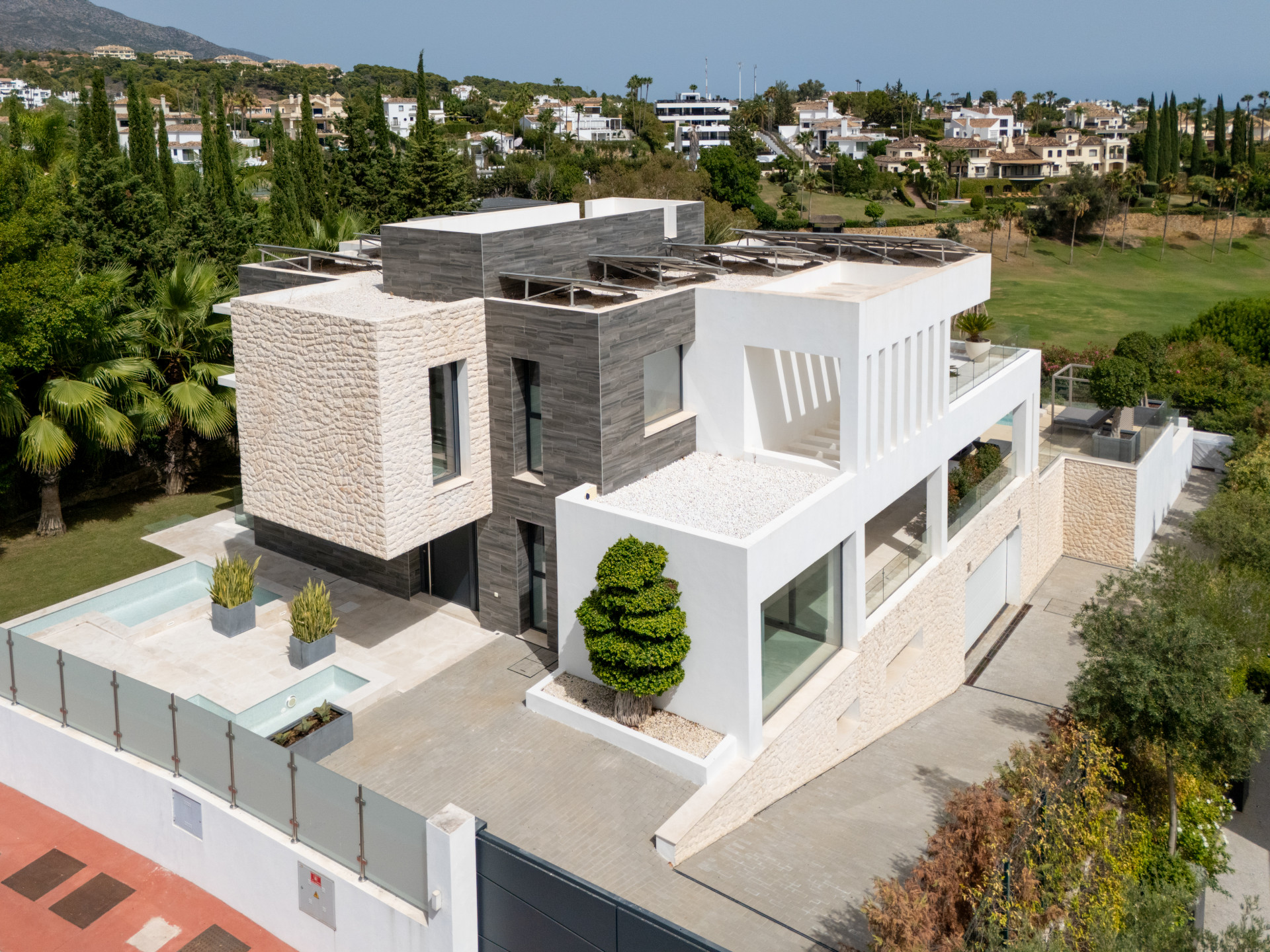 Contemporary Front Line Golf Villa in Nueva Andalucia, Marbella — foto 36