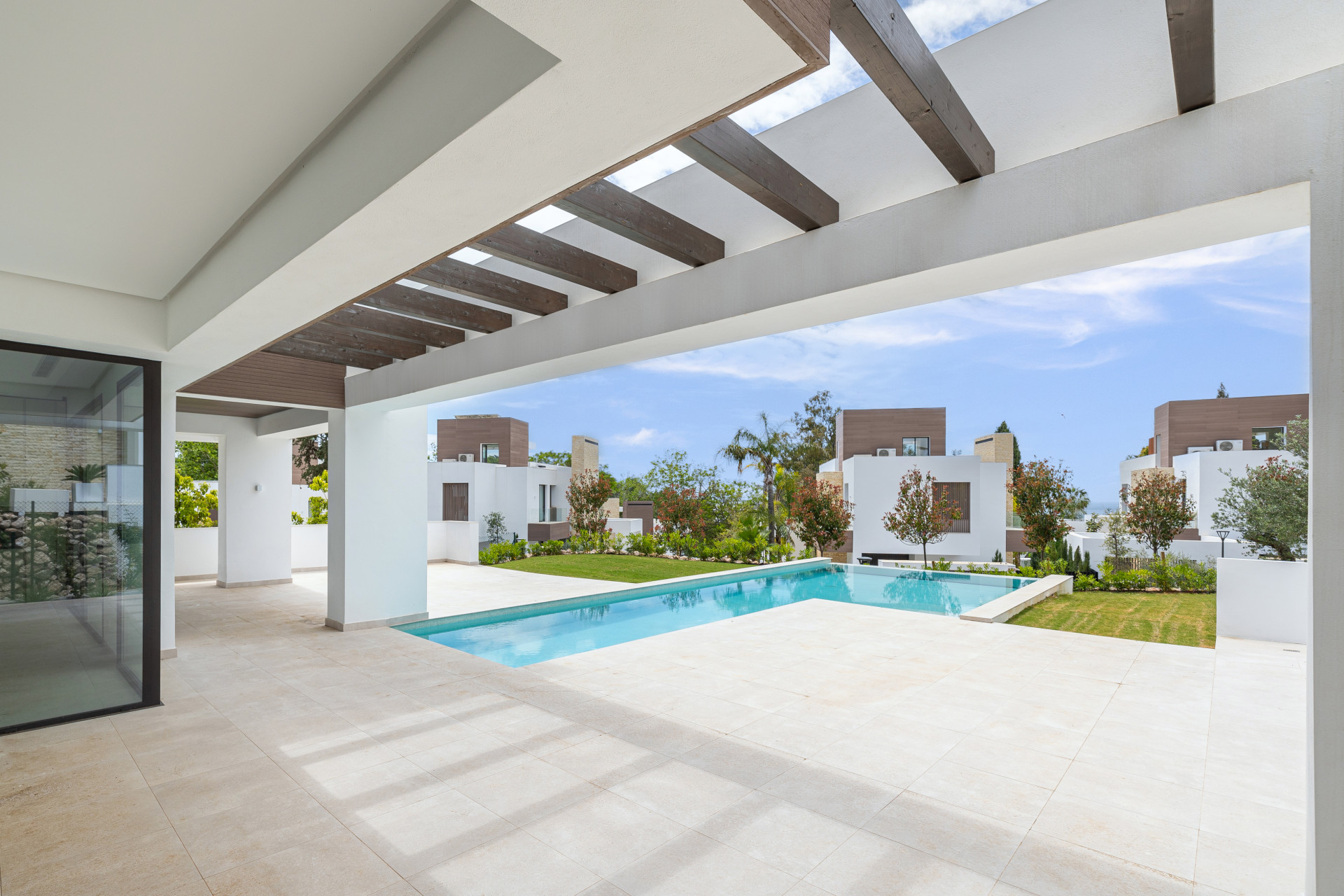 Exquisite Contemporary Villa in Exclusive La Fuente, Marbella — photo 18