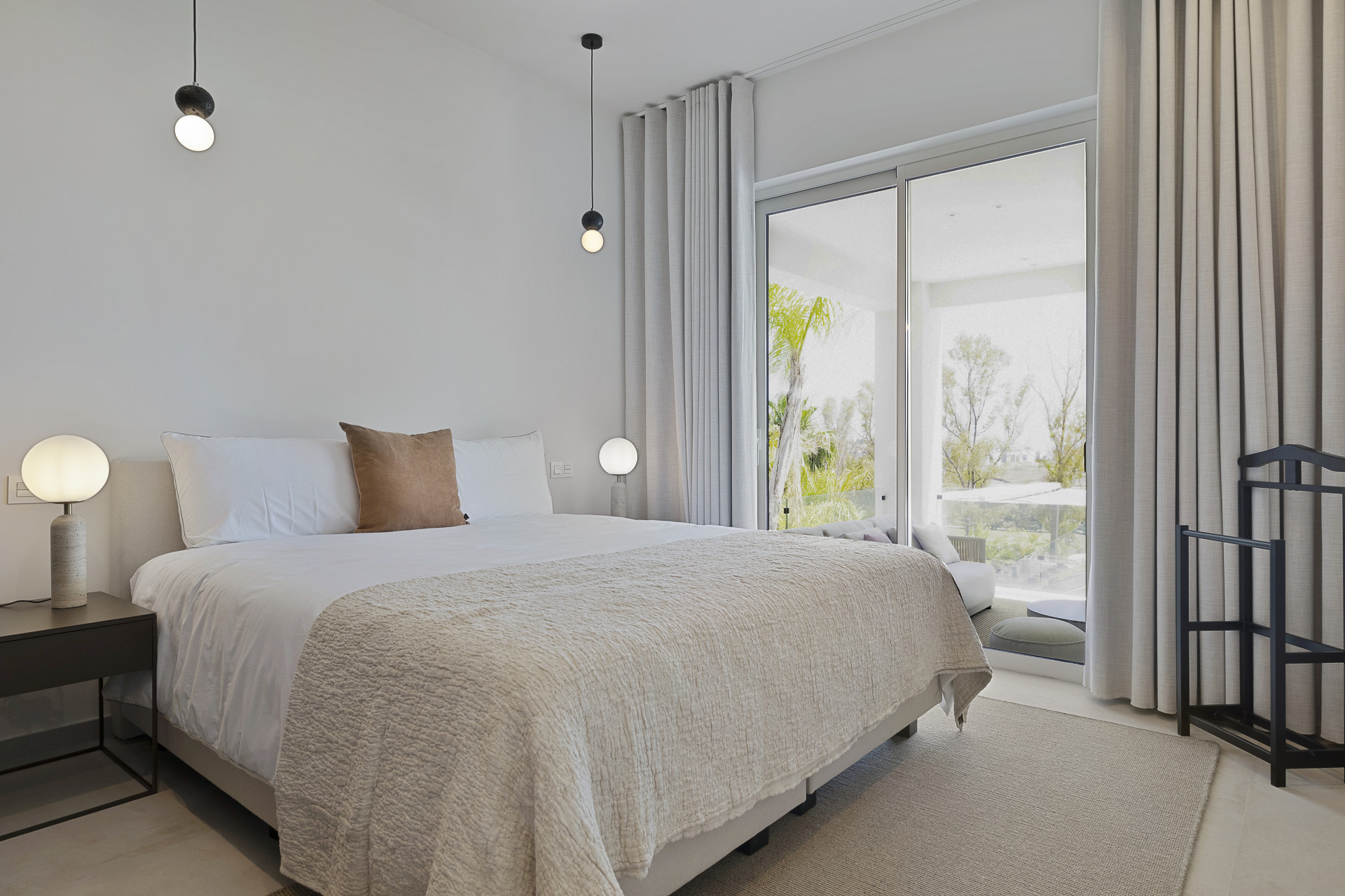 Font-line Golf Luxurious 5-Bedroom Villa in Atalaya Golf, Estepona — photo 32