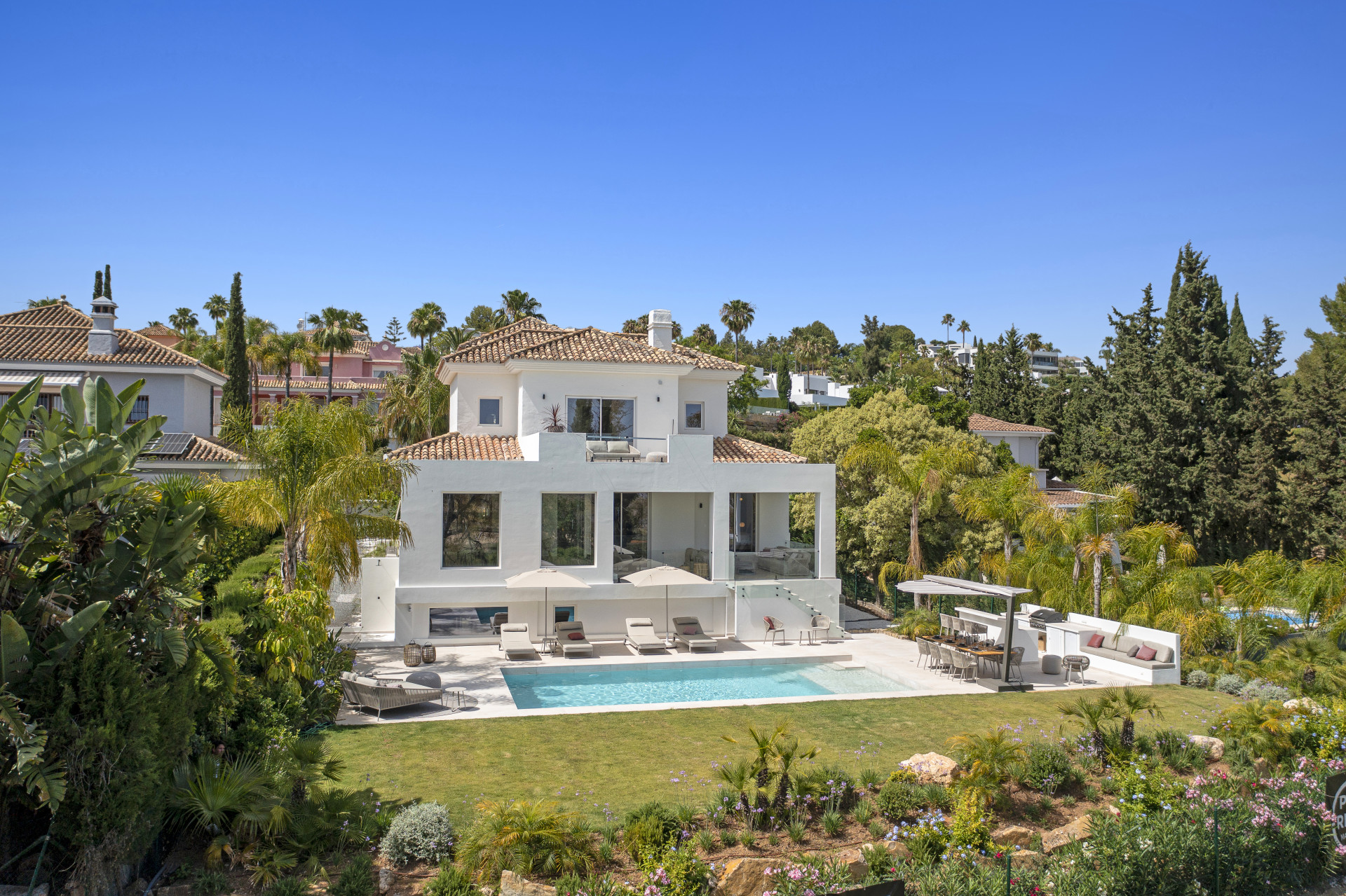 Font-line Golf Luxurious 5-Bedroom Villa in Atalaya Golf, Estepona — photo 26