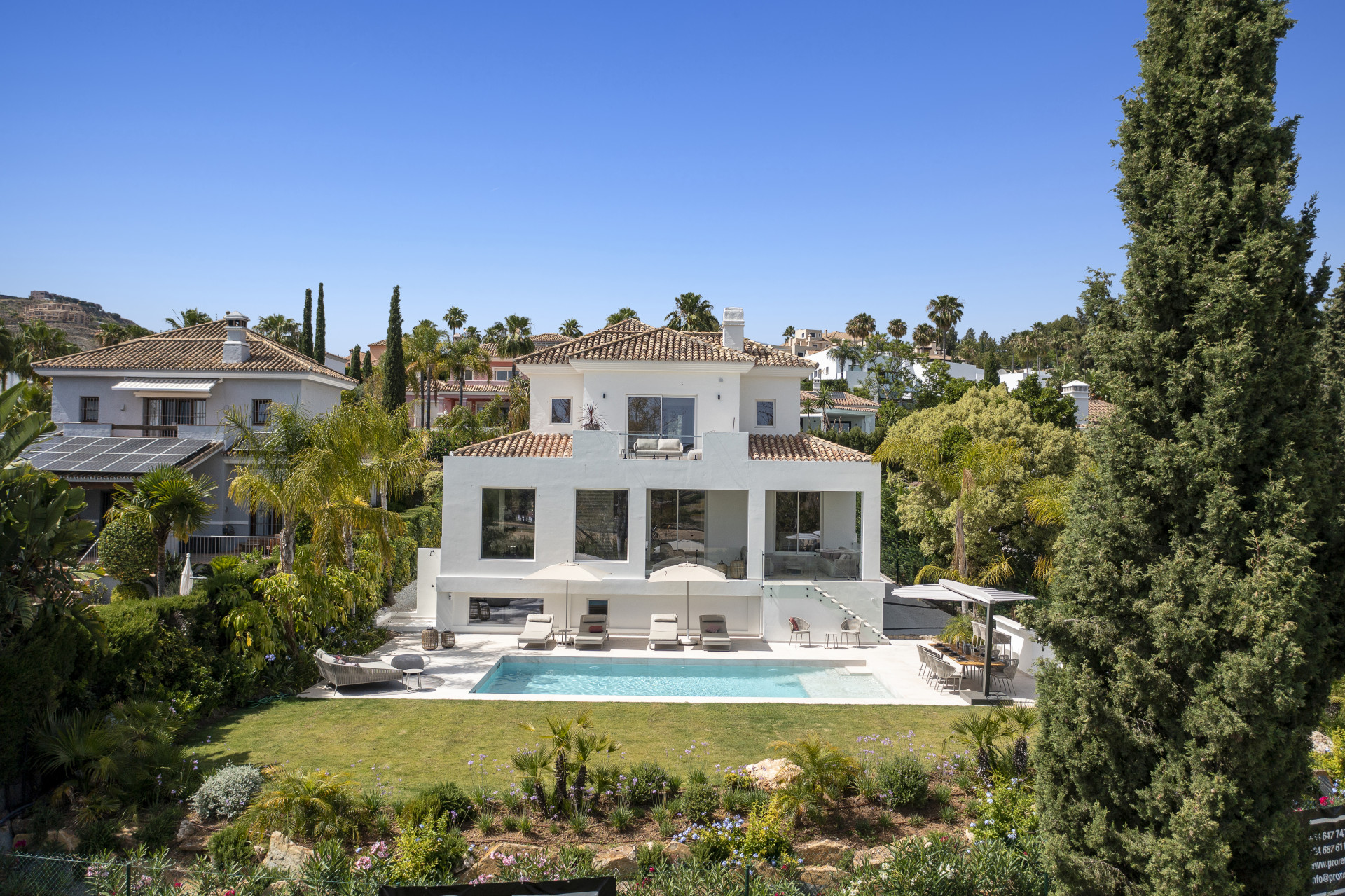 Font-line Golf Luxurious 5-Bedroom Villa in Atalaya Golf, Estepona — photo 39