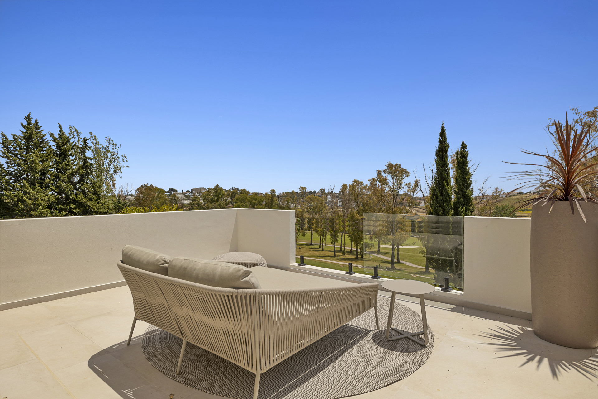 Font-line Golf Luxurious 5-Bedroom Villa in Atalaya Golf, Estepona — photo 19