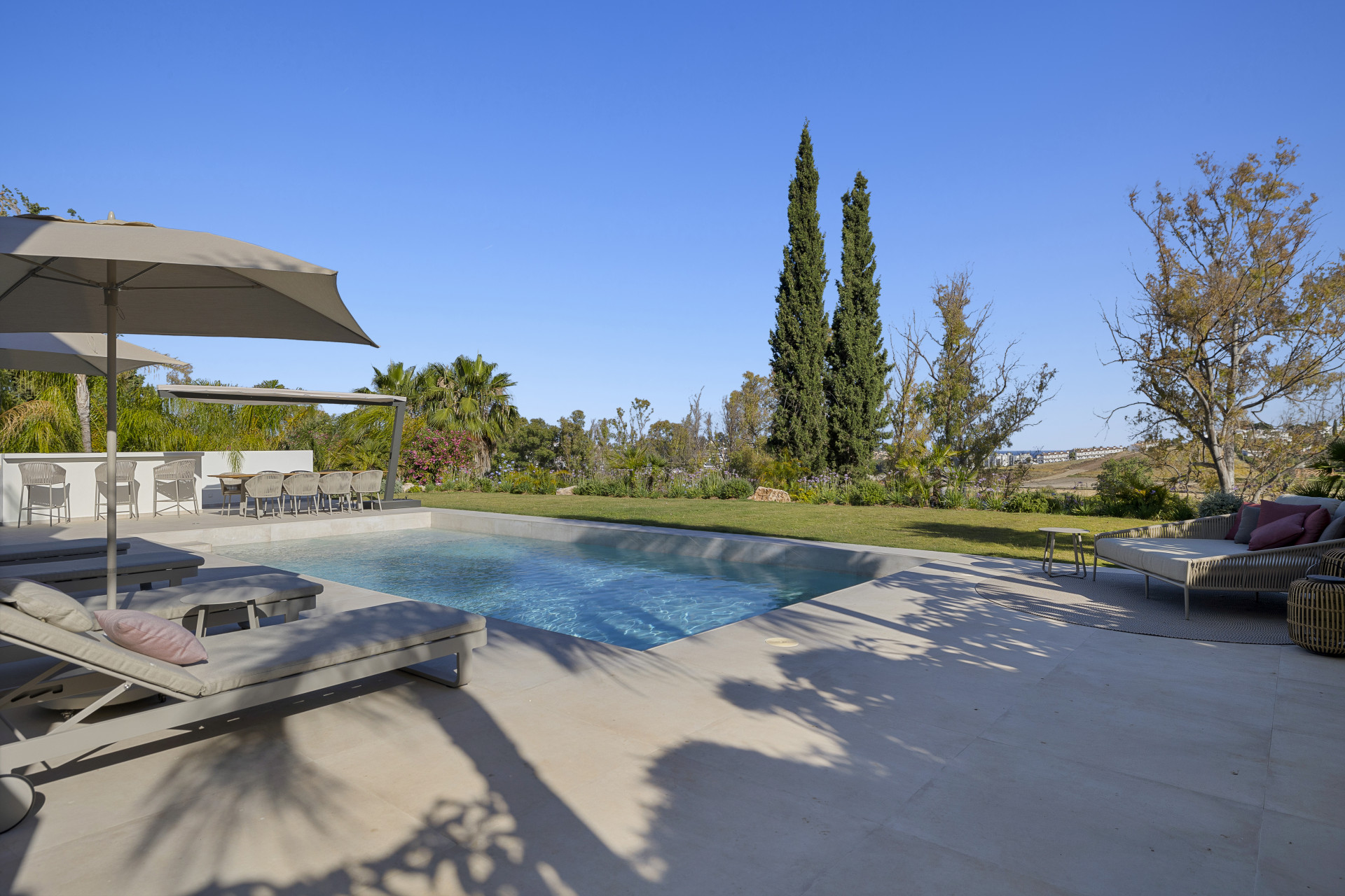 Font-line Golf Luxurious 5-Bedroom Villa in Atalaya Golf, Estepona — photo 35