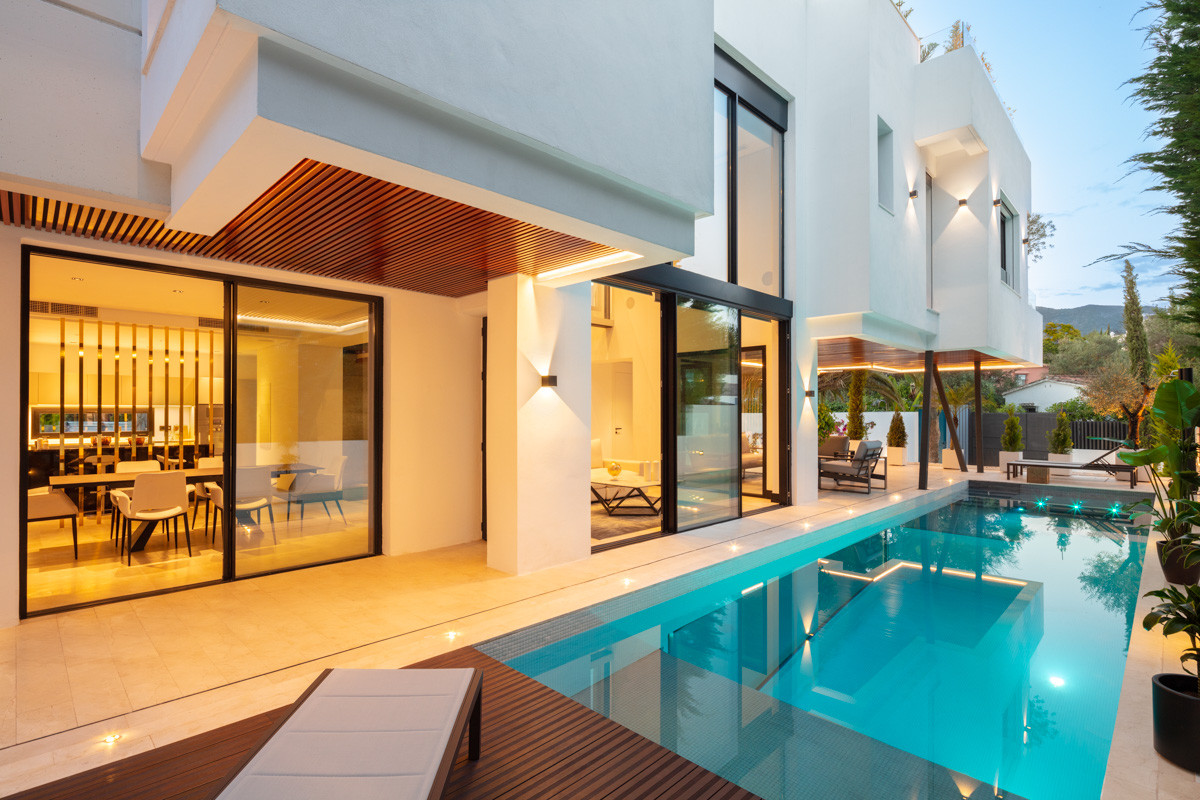 Prachtige 5-slaapkamer villa in Marbella's Exclusieve Casablanca Beach Villas — foto 20