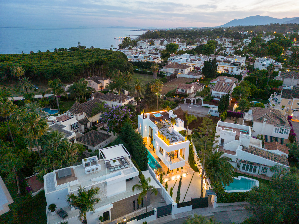Prachtige 5-slaapkamer villa in Marbella's Exclusieve Casablanca Beach Villas — foto 24
