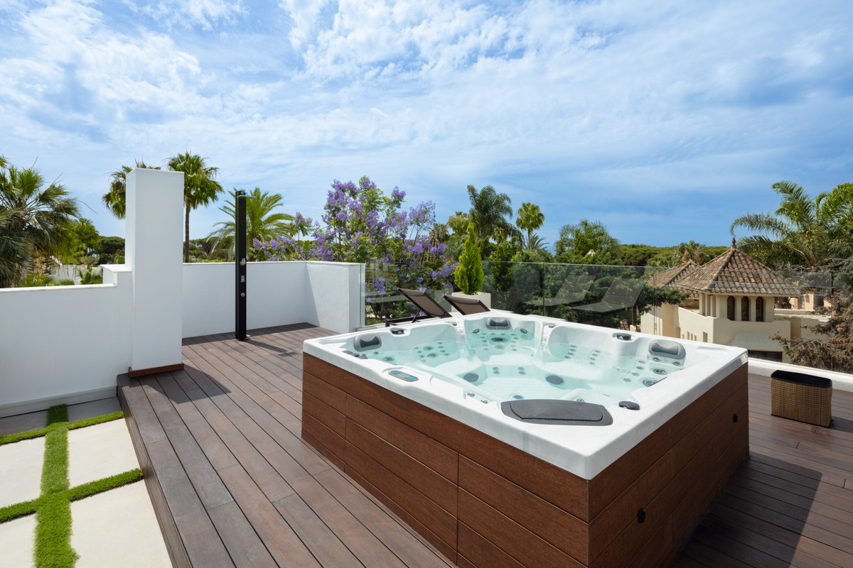 Prachtige 5-slaapkamer villa in Marbella's Exclusieve Casablanca Beach Villas — foto 19