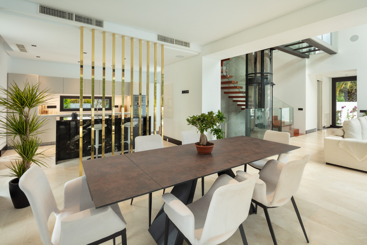 Prachtige 5-slaapkamer villa in Marbella's Exclusieve Casablanca Beach Villas — foto 7