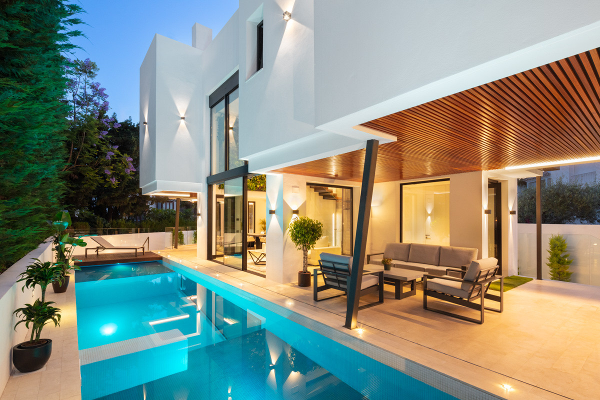Prachtige 5-slaapkamer villa in Marbella's Exclusieve Casablanca Beach Villas — foto 1