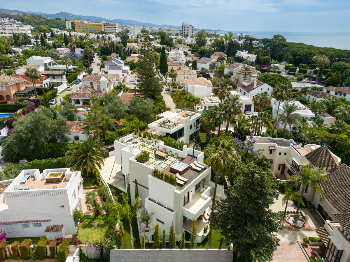 Prachtige 5-slaapkamer villa in Marbella's Exclusieve Casablanca Beach Villas — foto 27