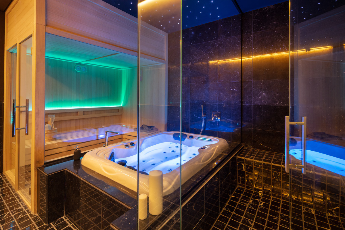 Prachtige 5-slaapkamer villa in Marbella's Exclusieve Casablanca Beach Villas — foto 15