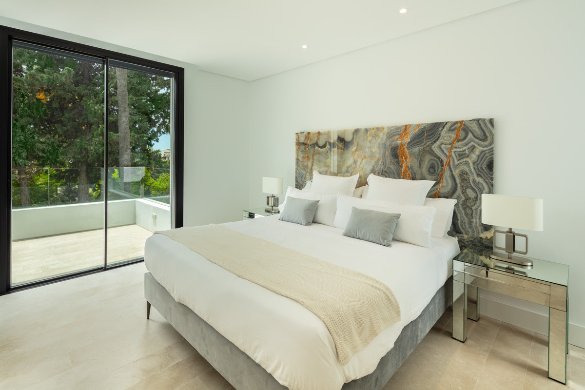 Prachtige 5-slaapkamer villa in Marbella's Exclusieve Casablanca Beach Villas — foto 9