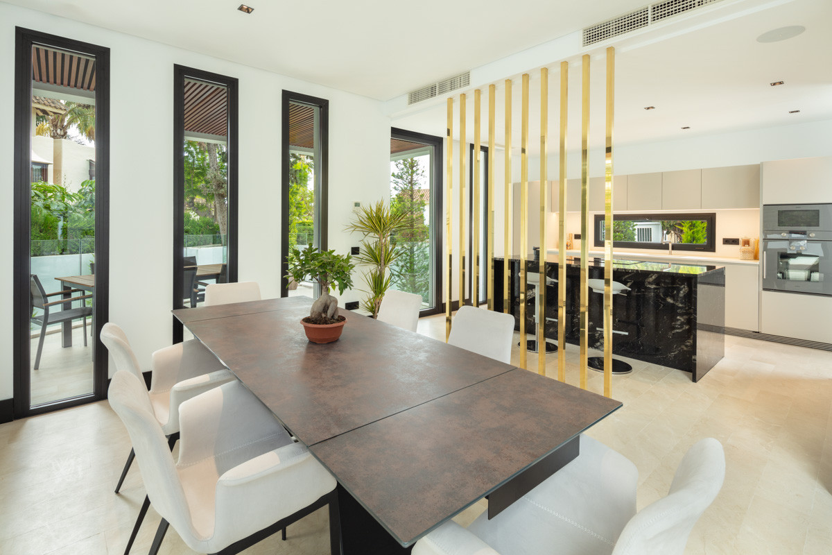 Prachtige 5-slaapkamer villa in Marbella's Exclusieve Casablanca Beach Villas — foto 6