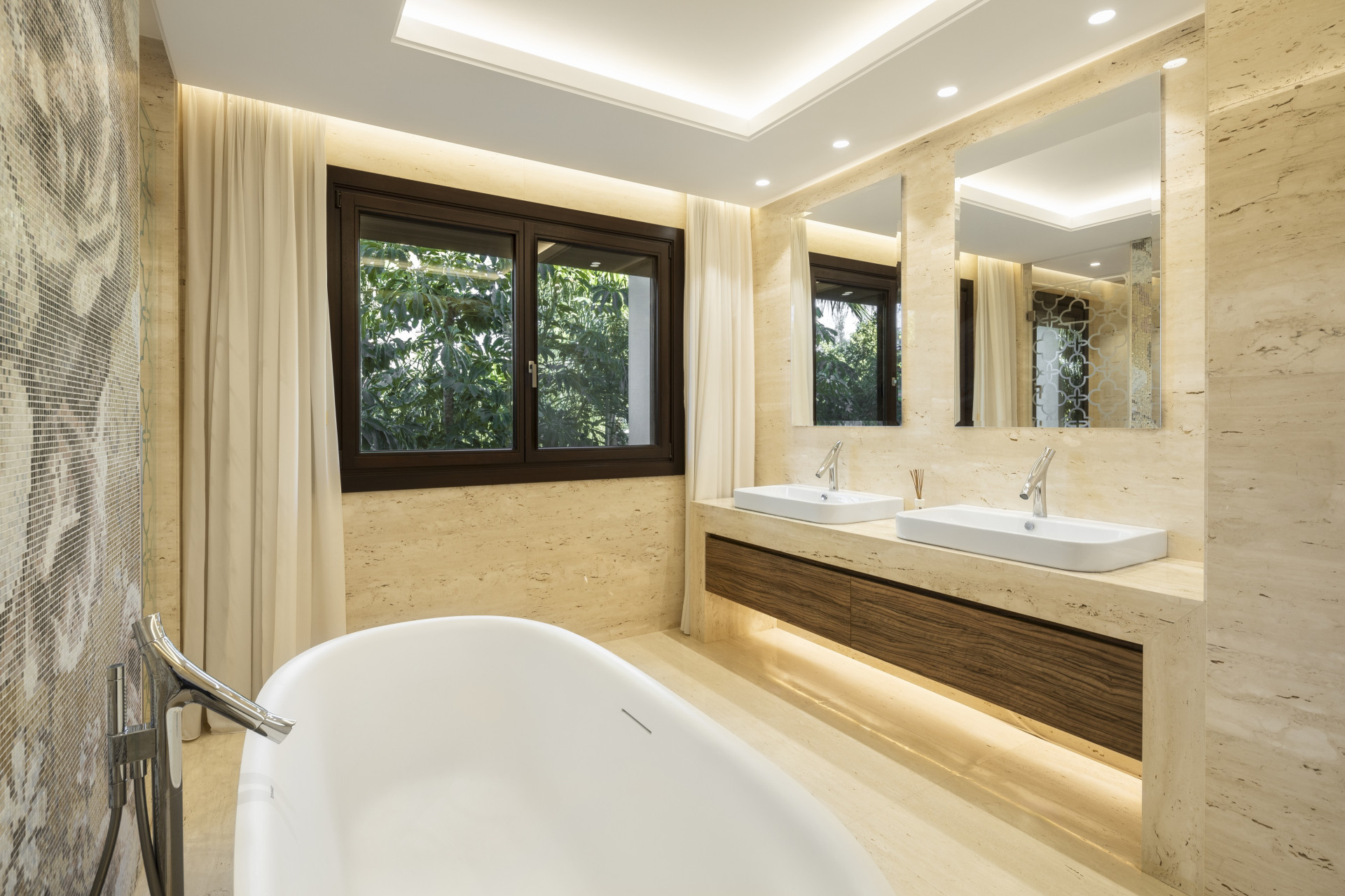 Exquisite Frontline Golf Villa in Nueva Andalucia — foto 10