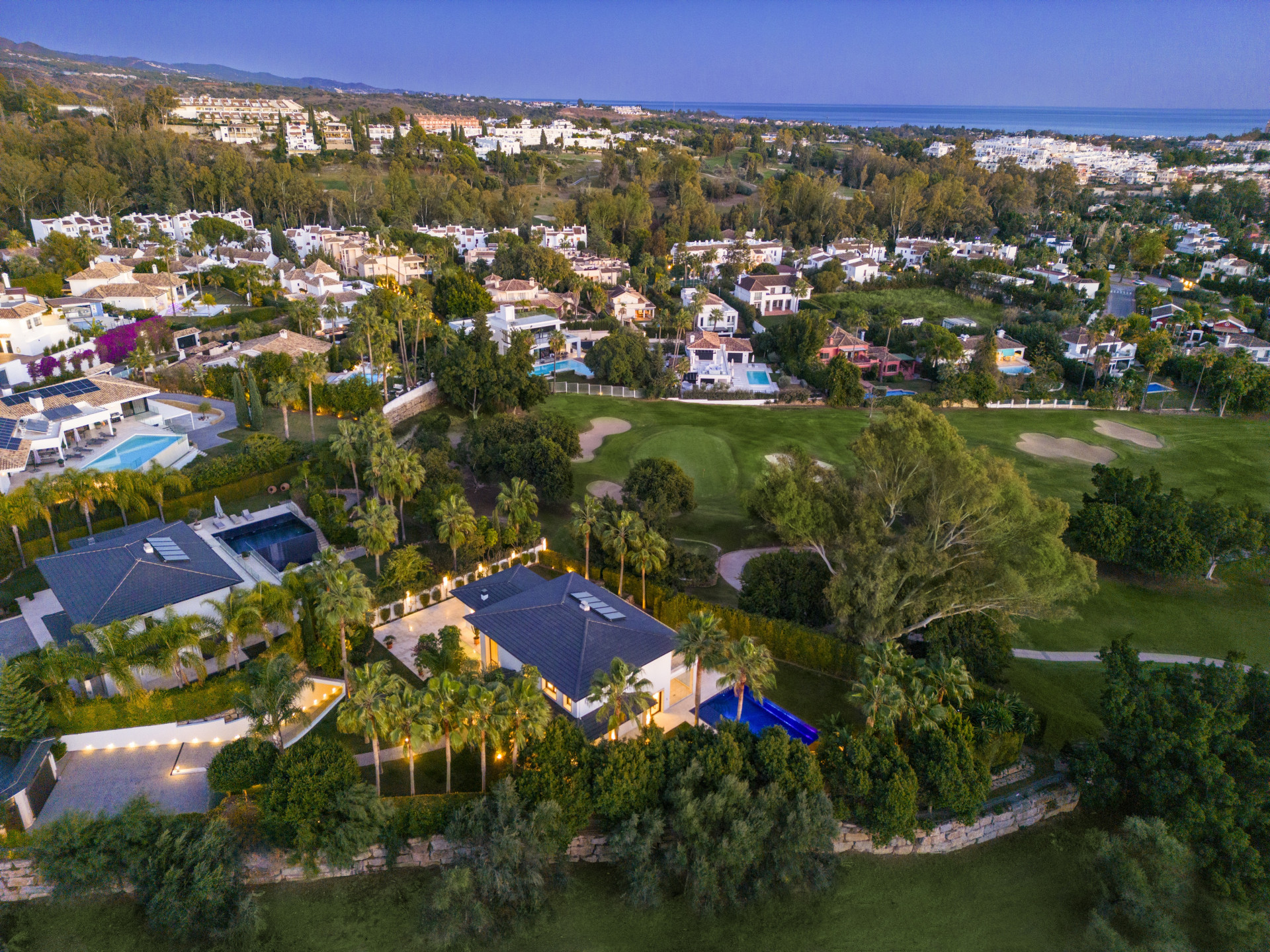 Exquisite Frontline Golf Villa in Nueva Andalucia — foto 26