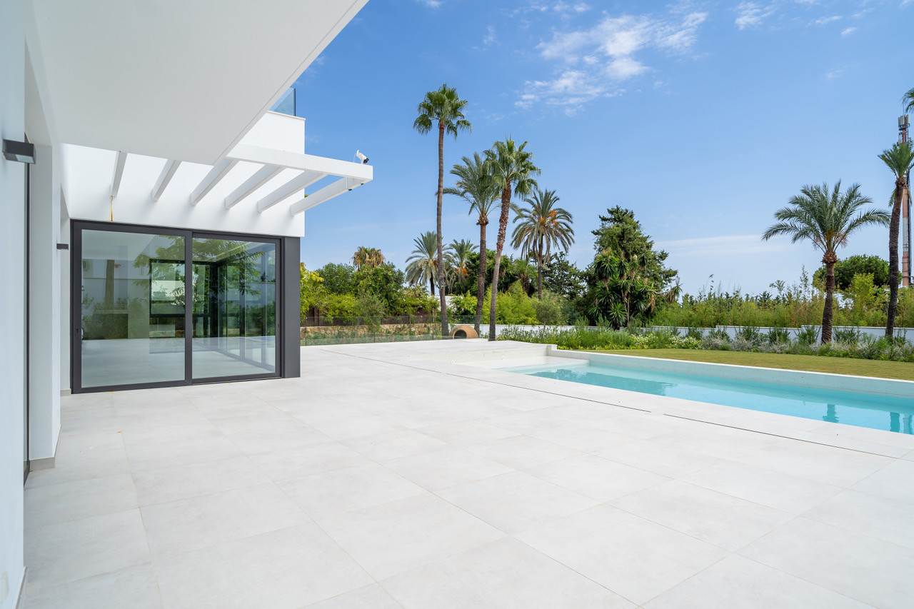 Lujosa Villa contemporánea en El Paraíso, Estepona — foto 26