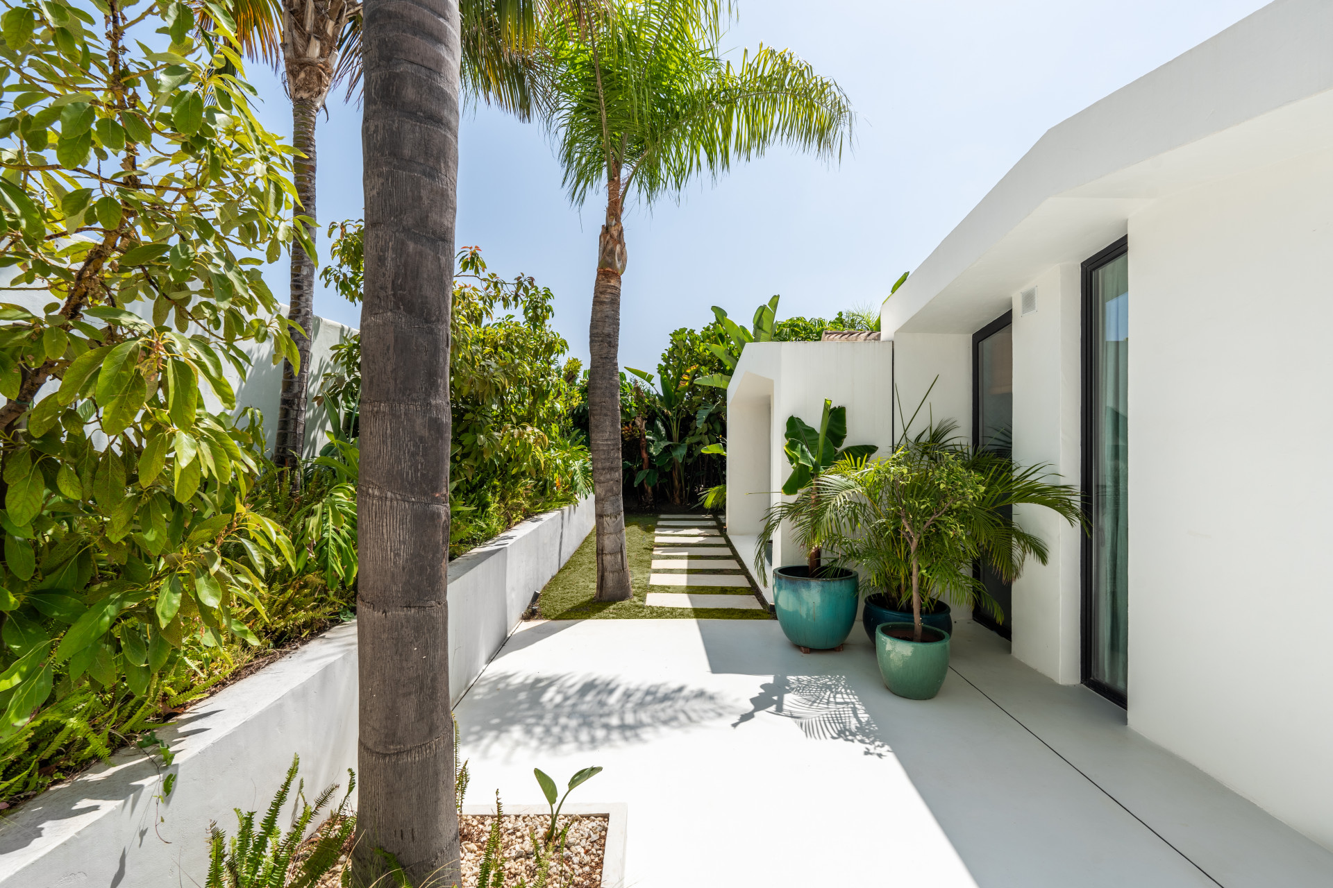 Luxury Front-Line Golf Villa in Nueva Andalucía, Marbella — photo 28