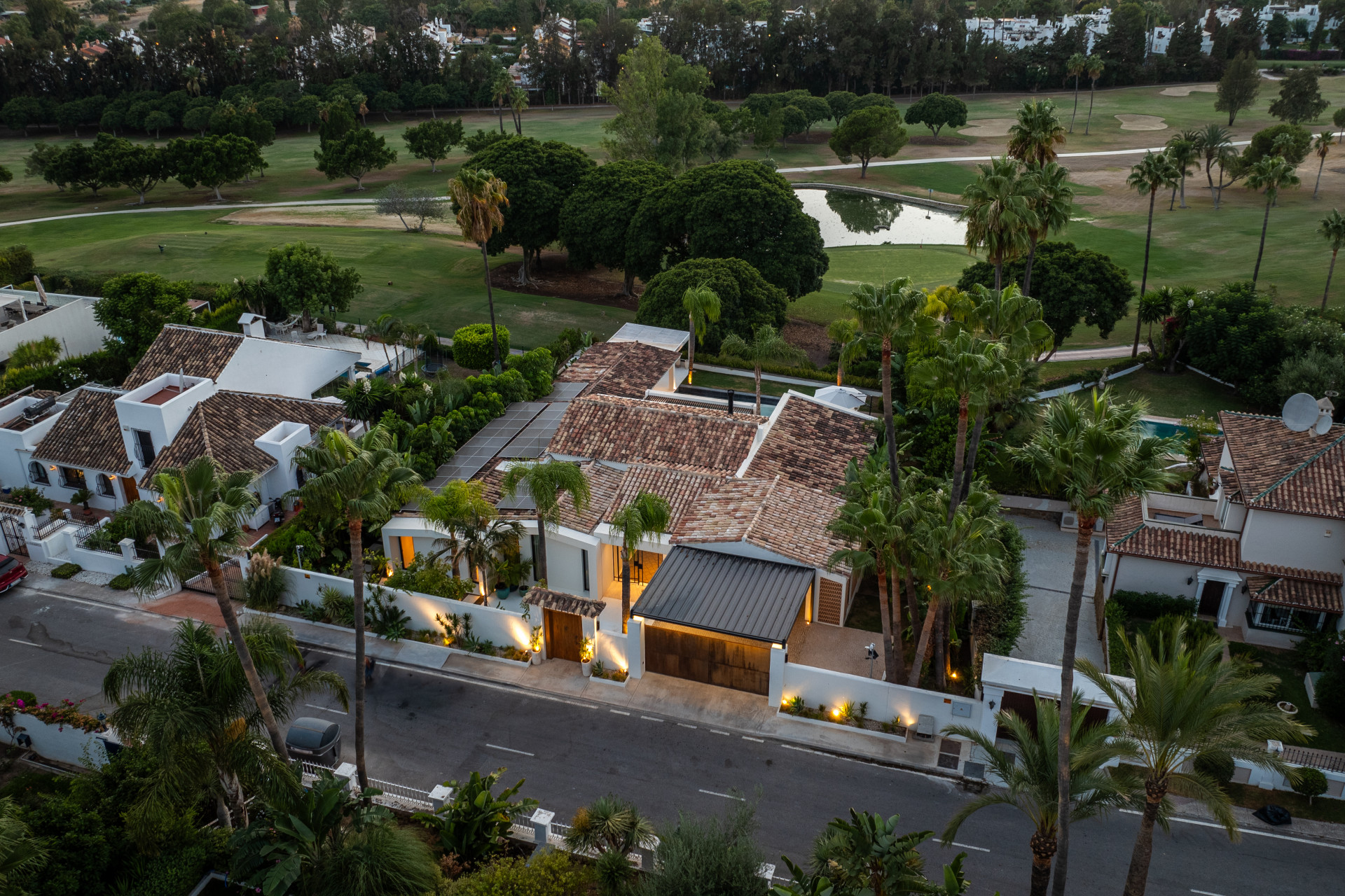 Luxury Front-Line Golf Villa in Nueva Andalucía, Marbella — photo 31