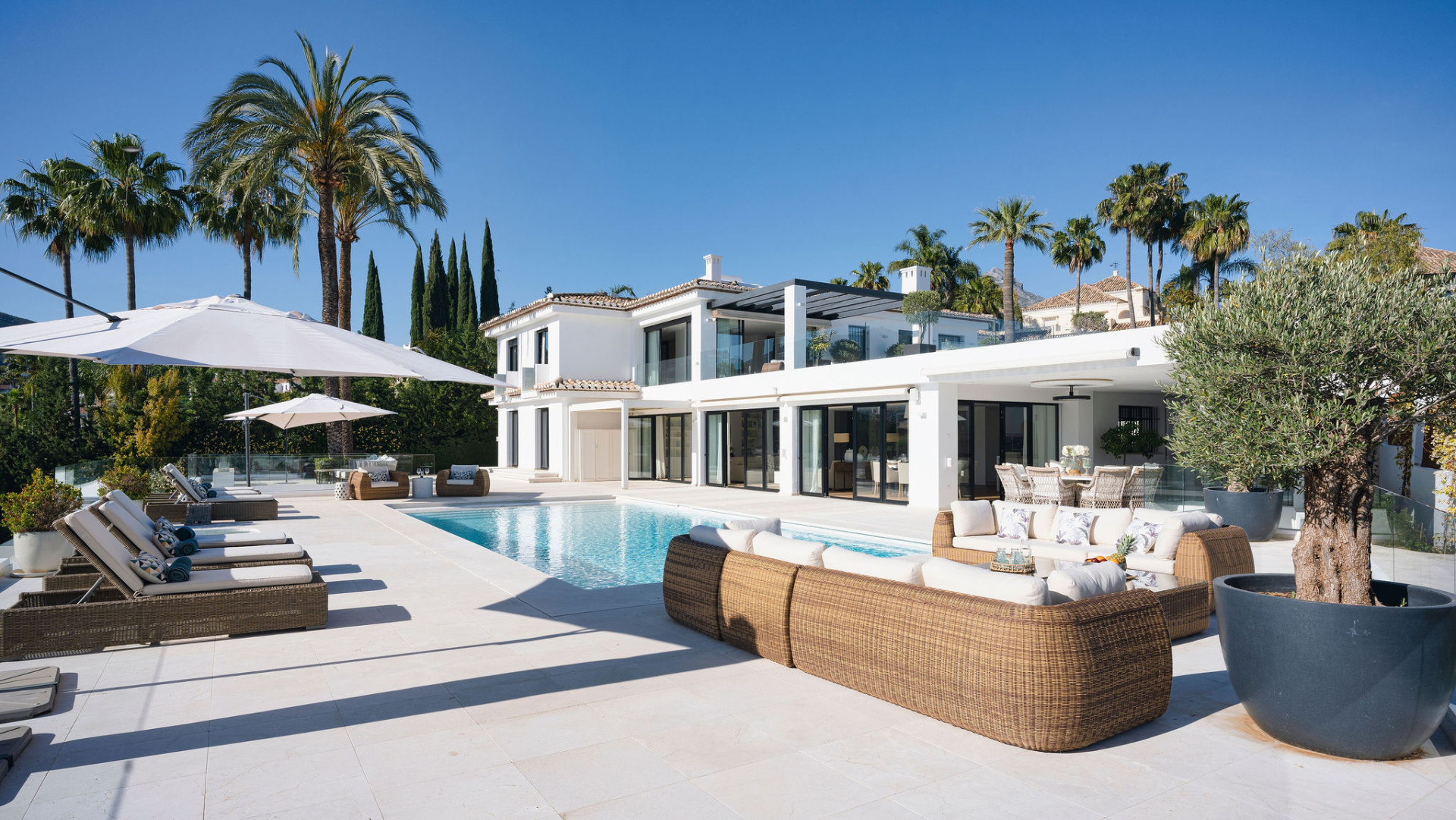 Luxuriöse Golf Villa in Los Naranjos, Nueva Andalucia — Foto 40