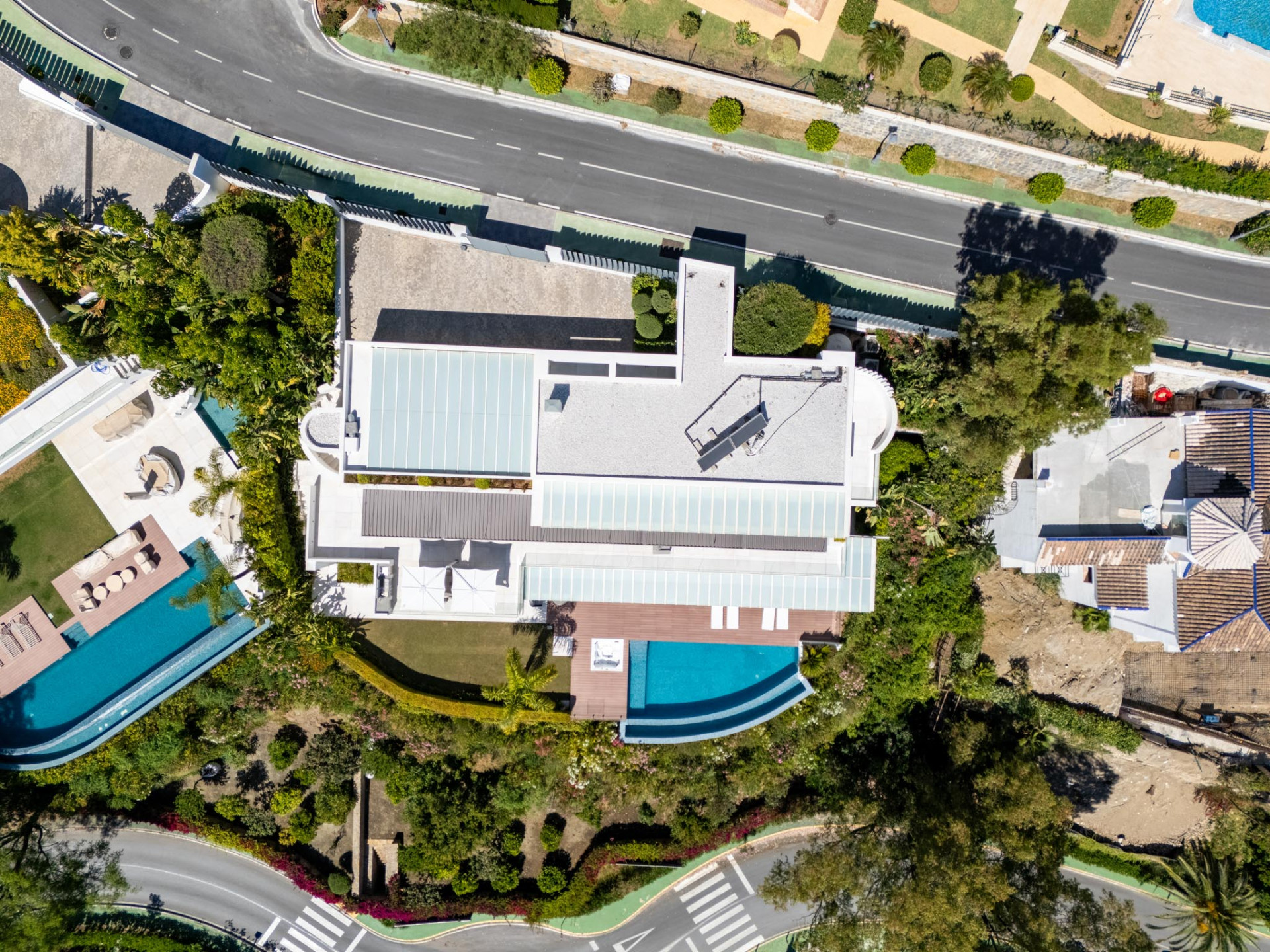 Contemporary Luxury Villa in La Quinta, Benahavis — photo 43