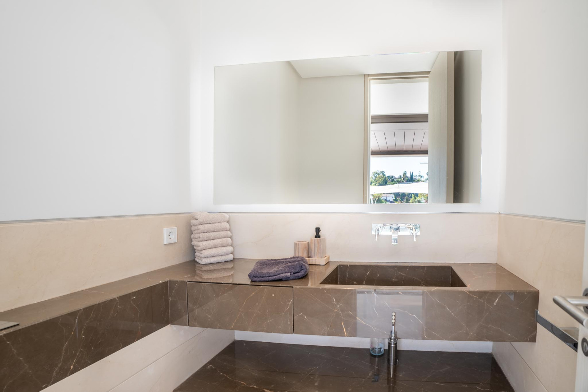 Contemporary Luxury Villa in La Quinta, Benahavis — photo 27