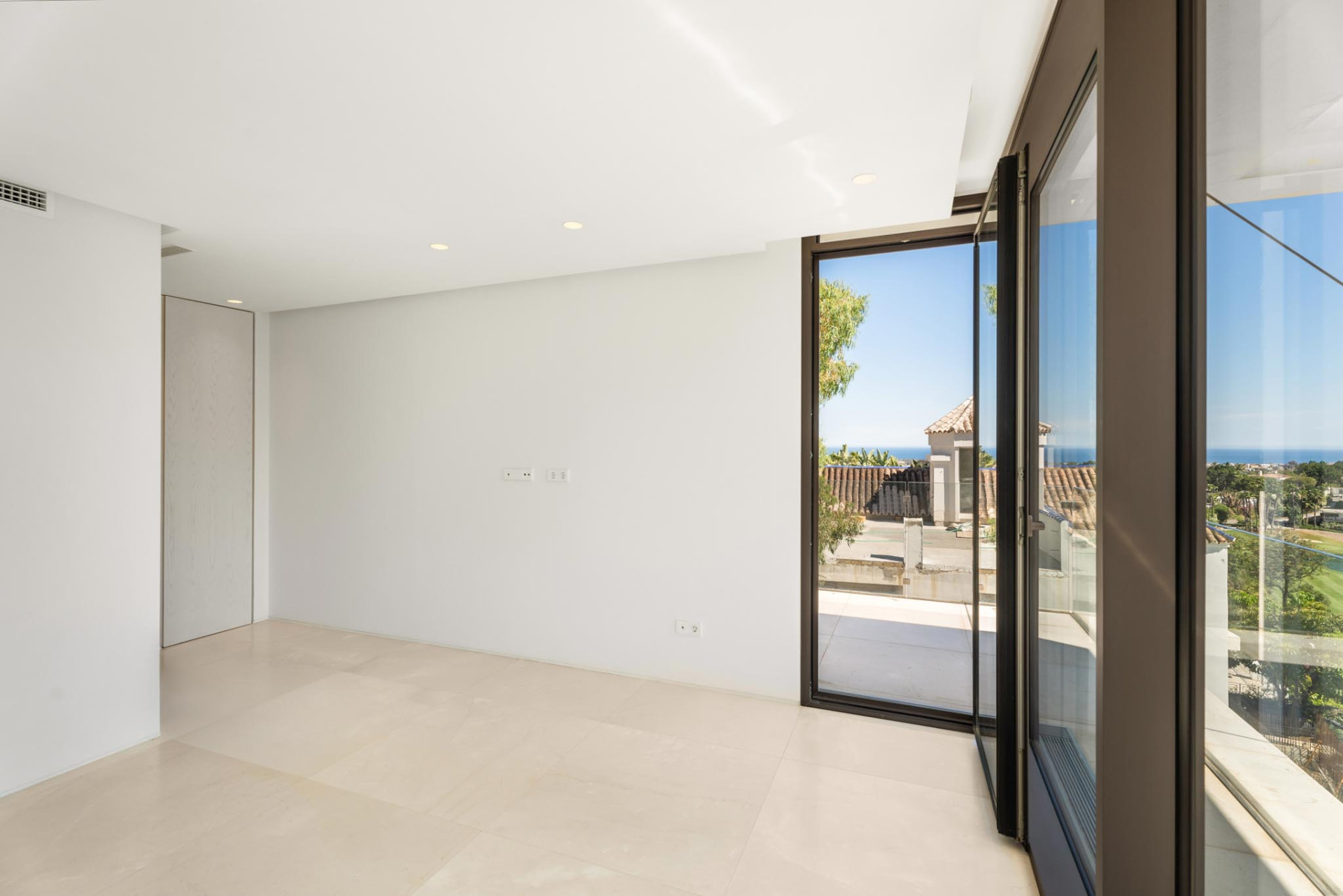 Contemporary Luxury Villa in La Quinta, Benahavis — photo 22