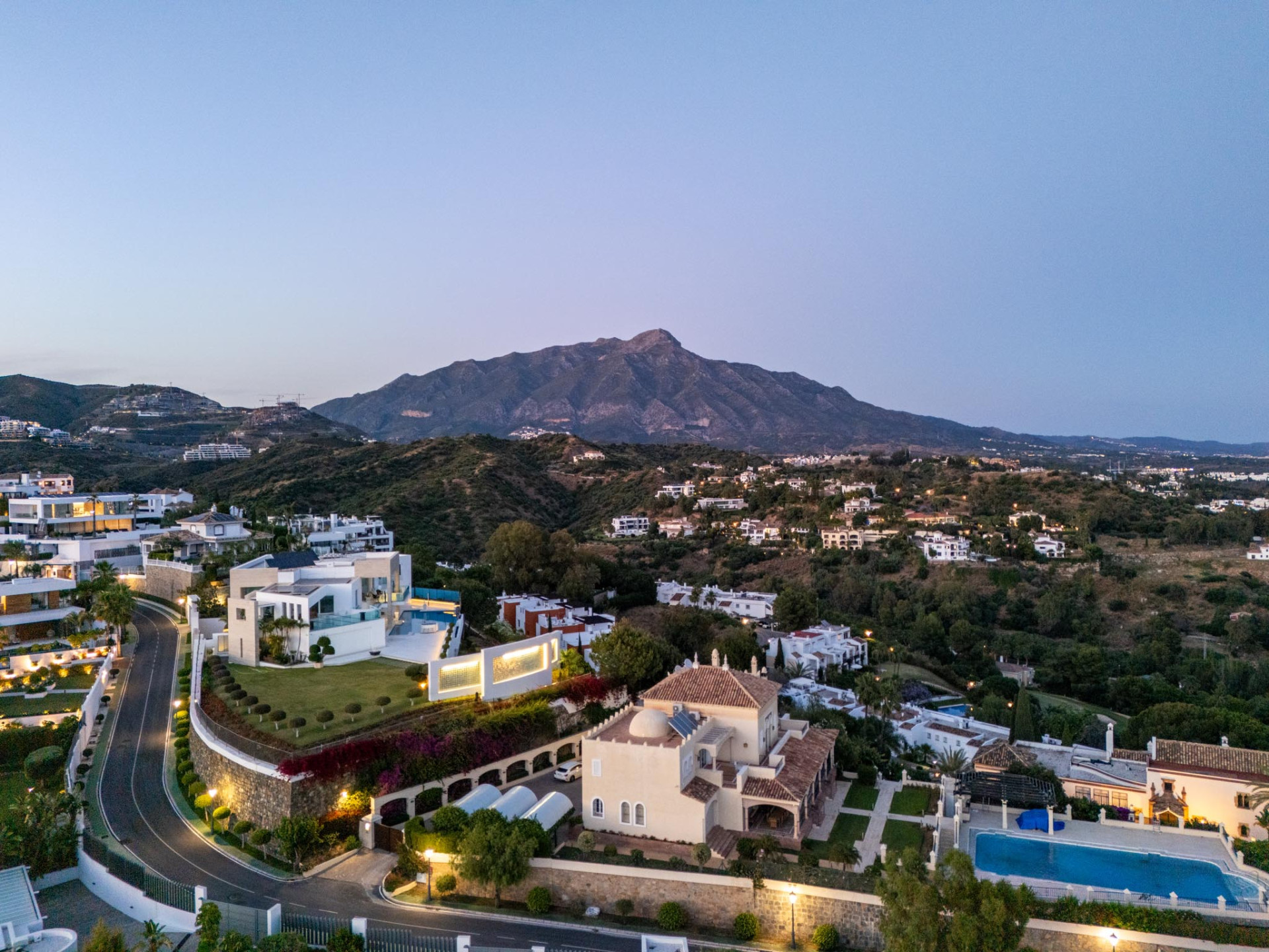 Contemporary Luxury Villa in La Quinta, Benahavis — photo 39