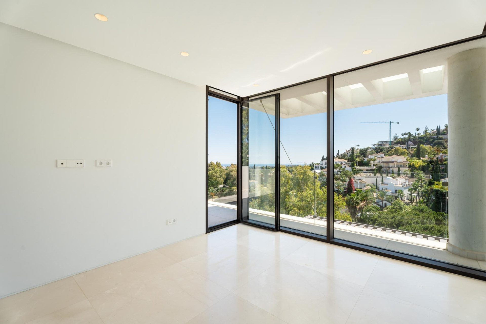 Contemporary Luxury Villa in La Quinta, Benahavis — photo 23