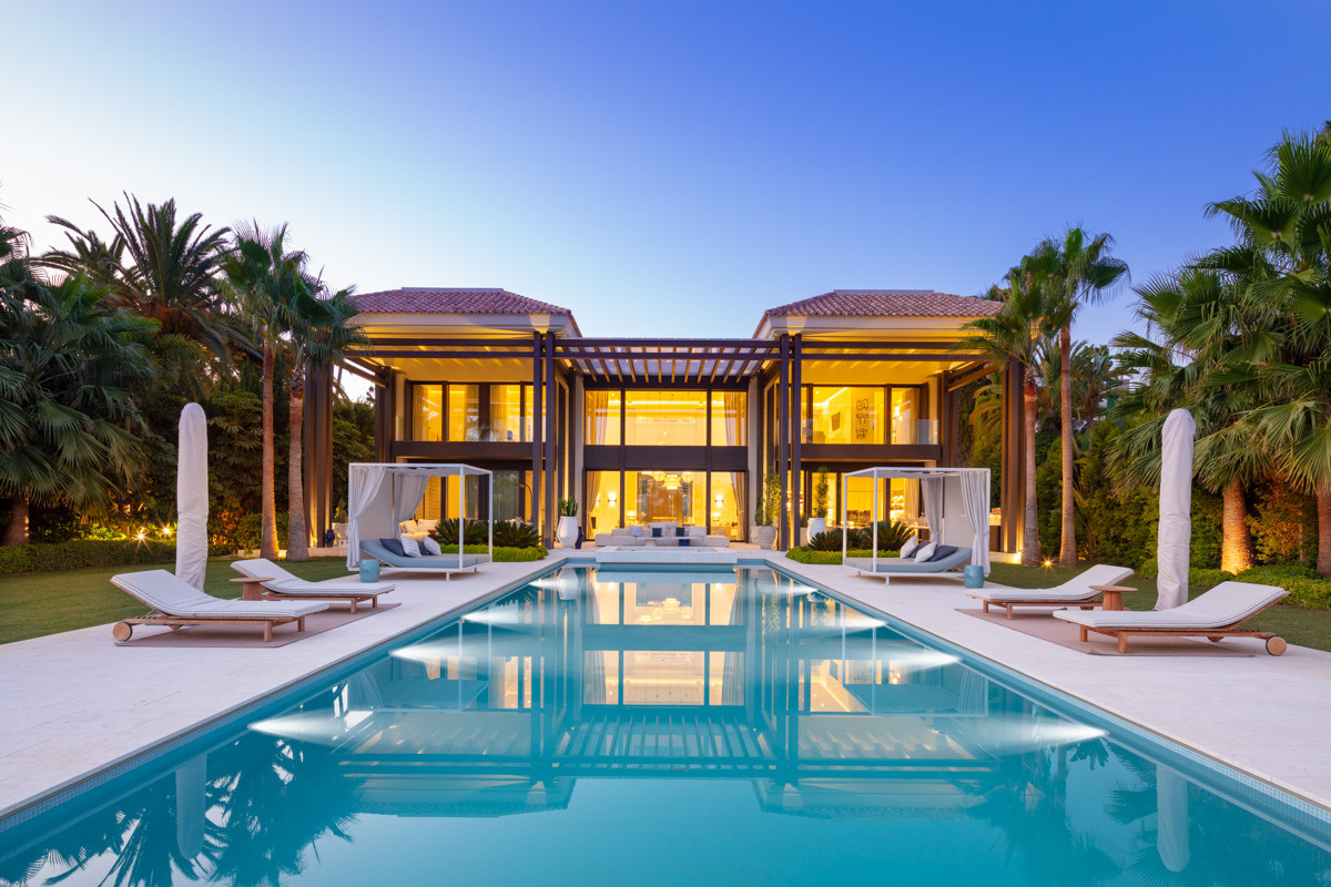 Avant-garde front line golf mansion within one of most exclusives communities
