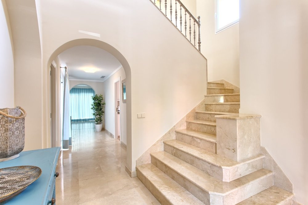 Villa in La Alzambra photo 3