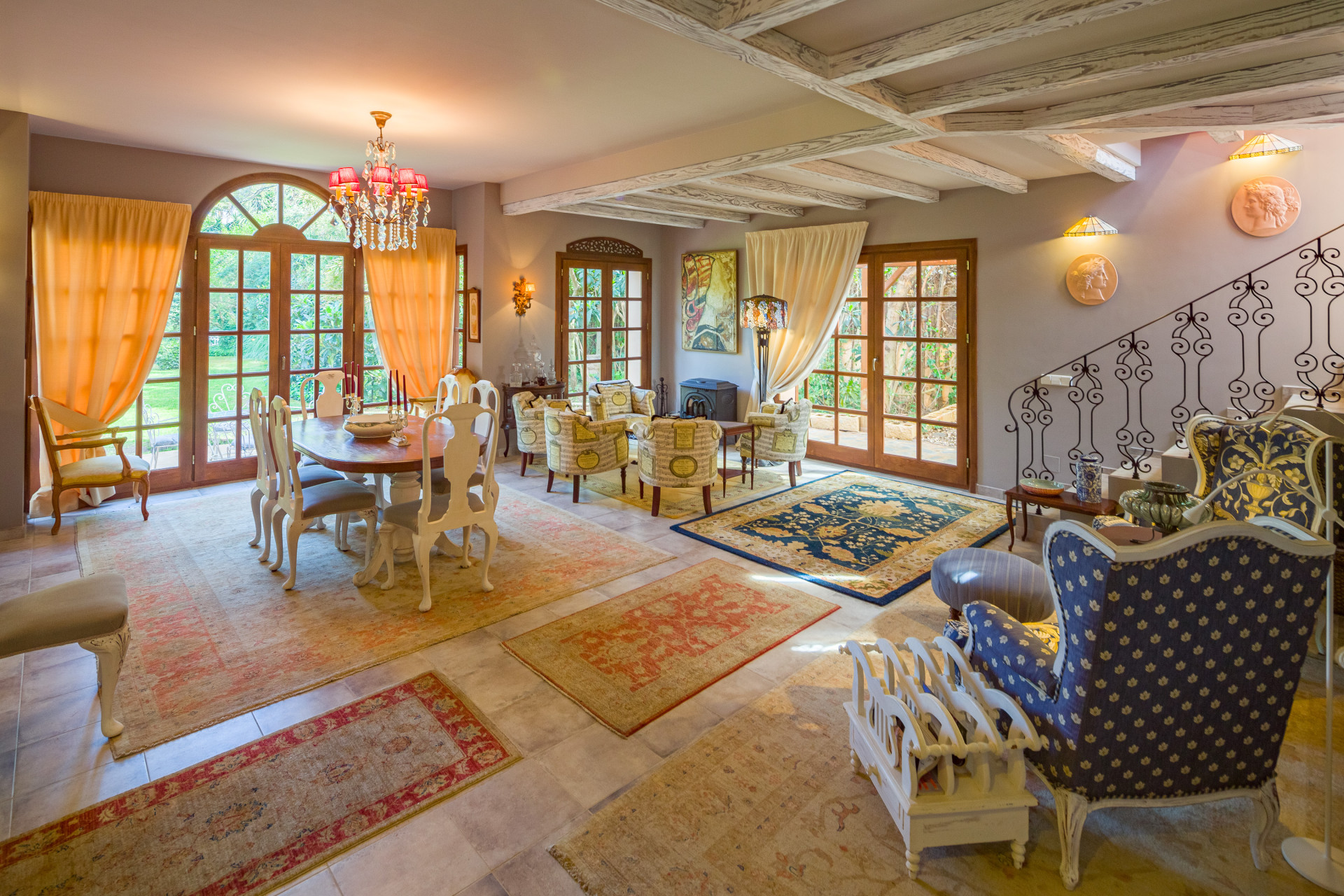 Beachside <b>Villa</b> with sea views in Guadalmina Baja, <b>San Pedro de Alcantara</b> - 3