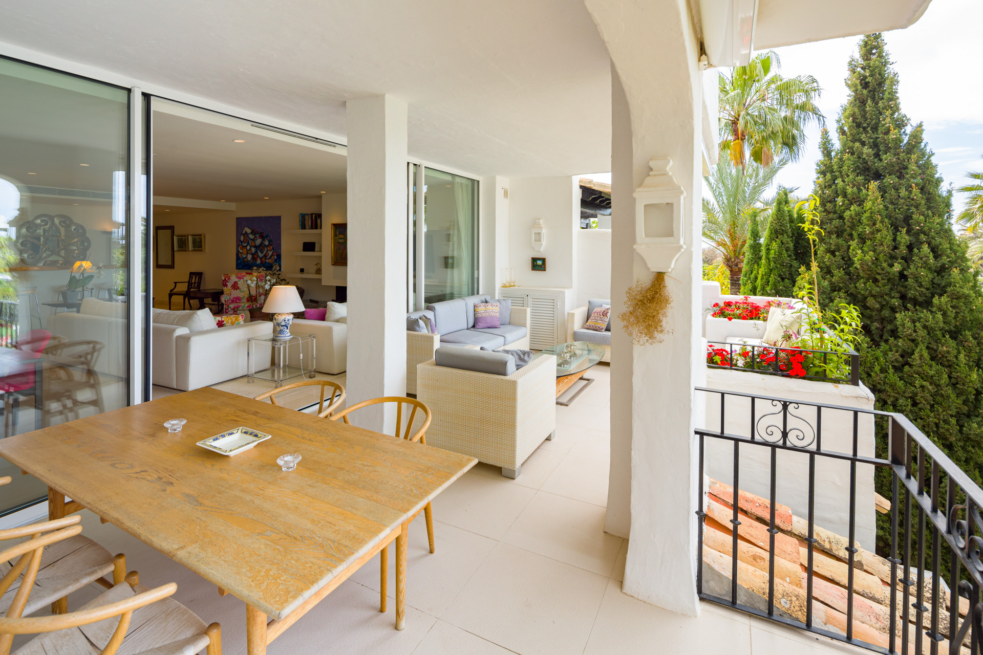 Beachside <b>Duplex Penthouse</b> with sea views in Puente Romano, <b>Marbella Golden Mile</b> - 4