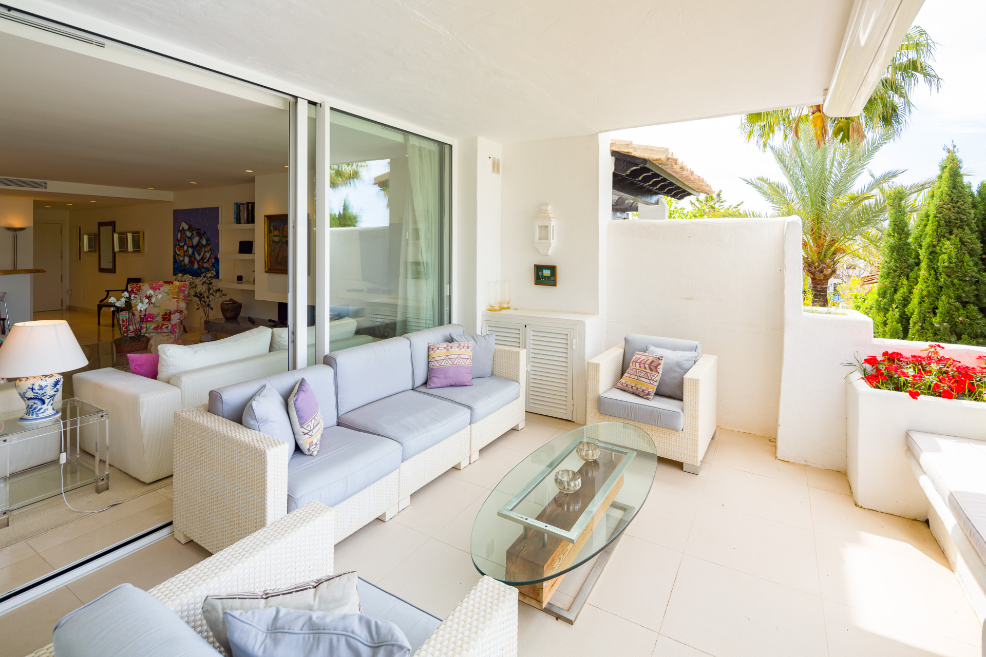 Beachside <b>Duplex Penthouse</b> with sea views in Puente Romano, <b>Marbella Golden Mile</b> - 3