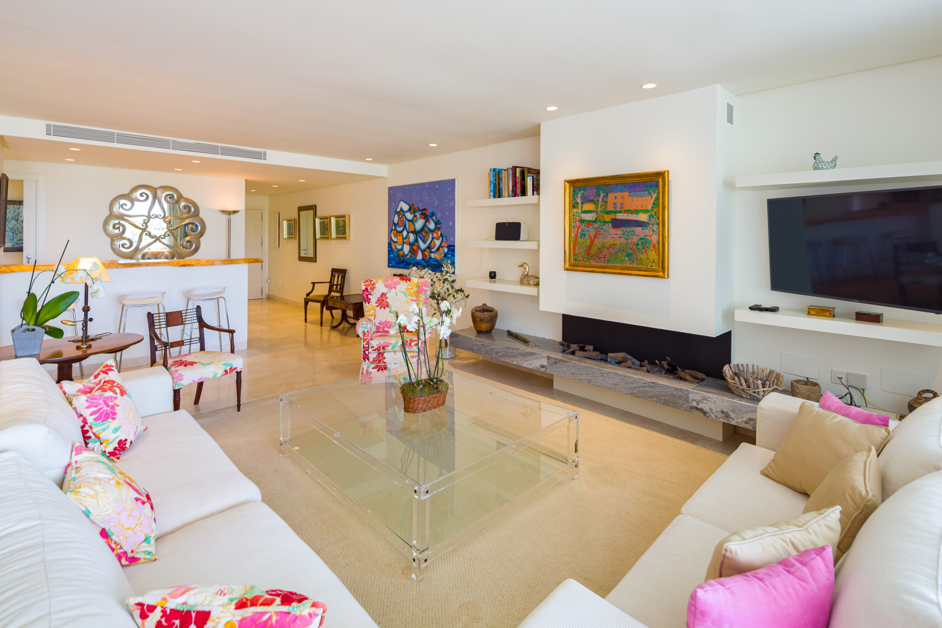 Beachside <b>Duplex Penthouse</b> with sea views in Puente Romano, <b>Marbella Golden Mile</b> - 2
