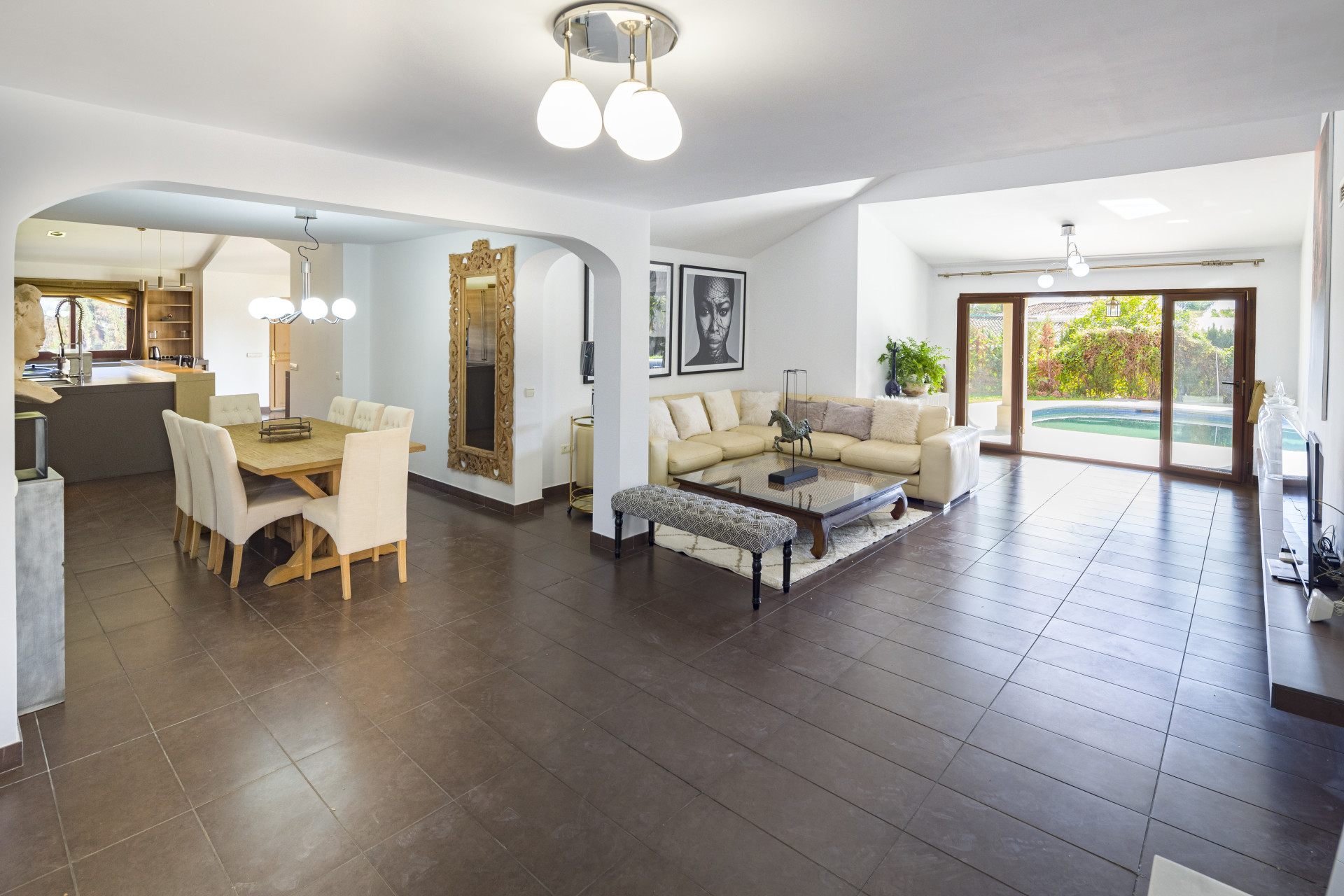 Excelente <b>Villa</b> con vistas al mar en Oasis de Marbella, <b>Marbella Golden Mile</b> - 4
