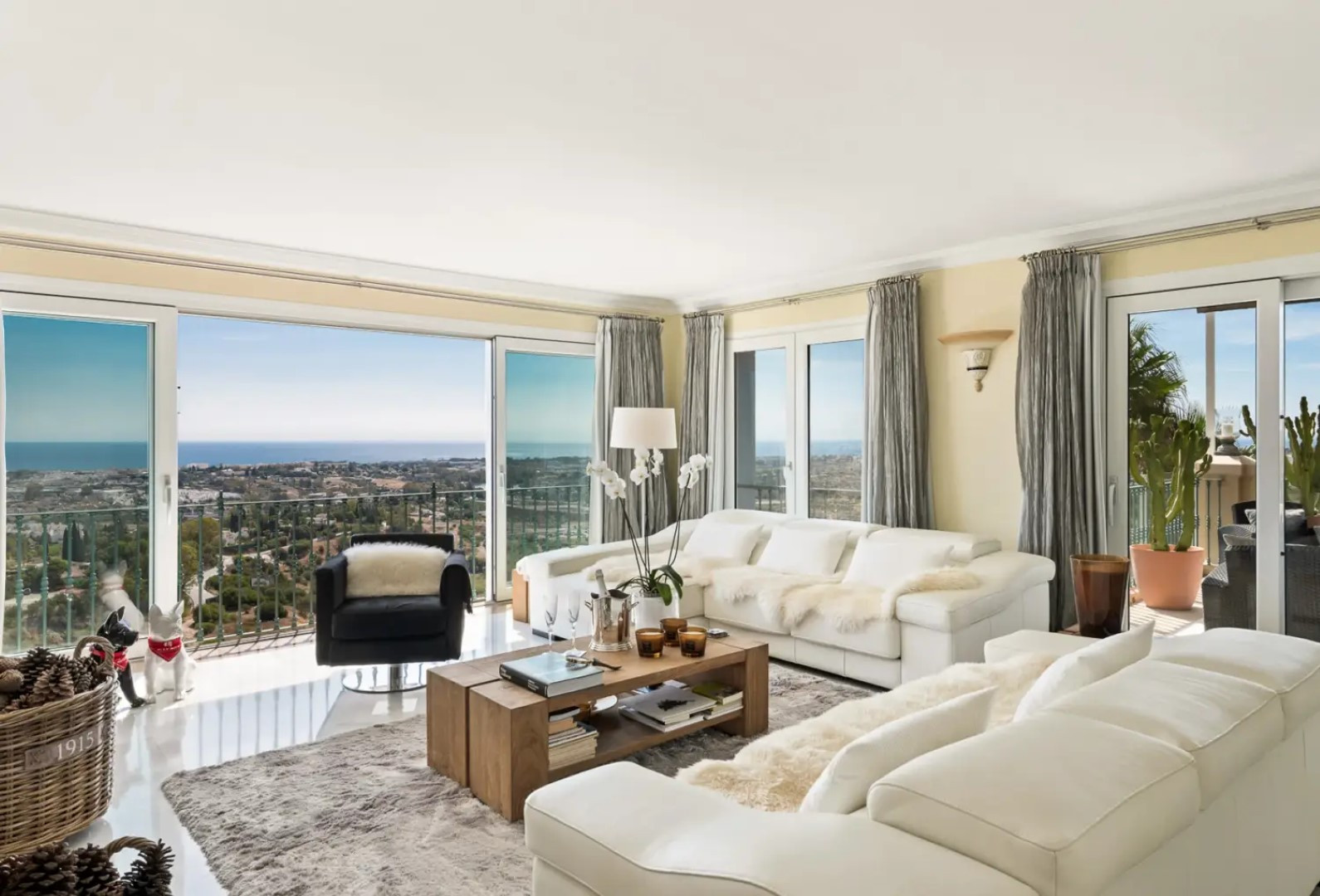 Excelente <b>Ático Duplex</b> con vistas panorámicas al mar en Monte Halcones, <b>Benahavis</b> - 4